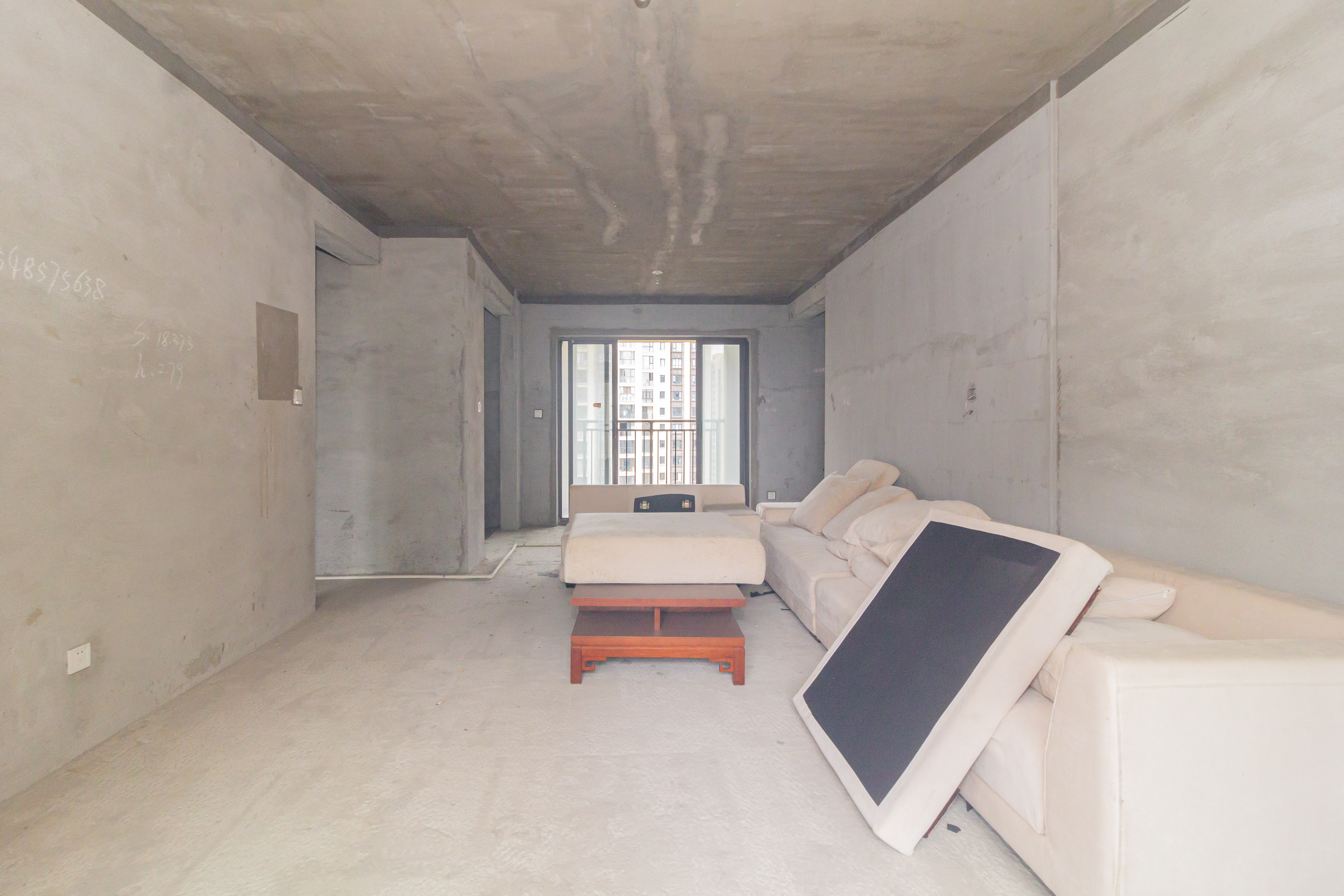 中交中央公园D1区  4室2厅2卫    140.0万 中交中央公园D1区  4室2厅2卫    140.0万客厅