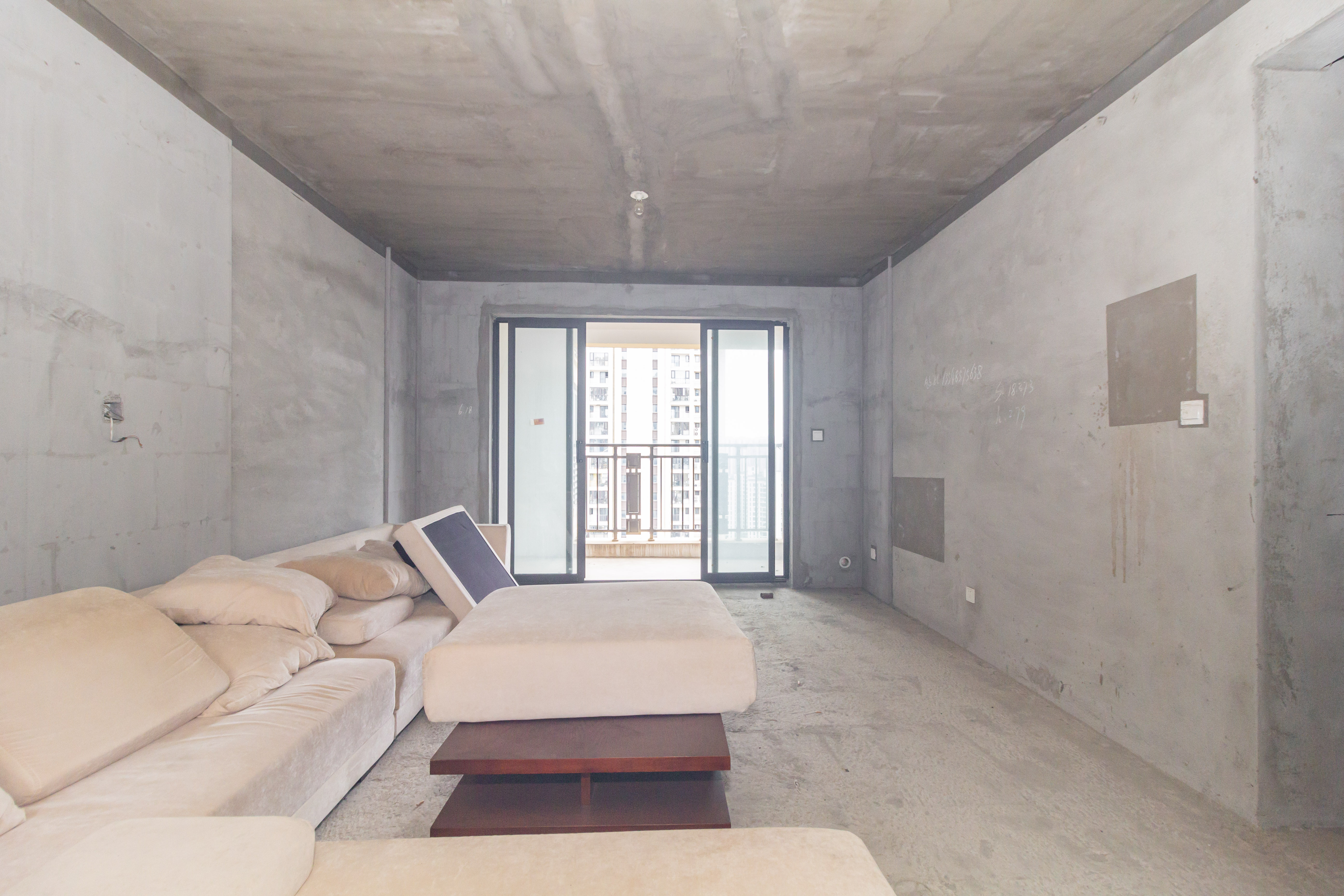 中交中央公园D1区  4室2厅2卫    140.0万 中交中央公园D1区  4室2厅2卫    140.0万客厅