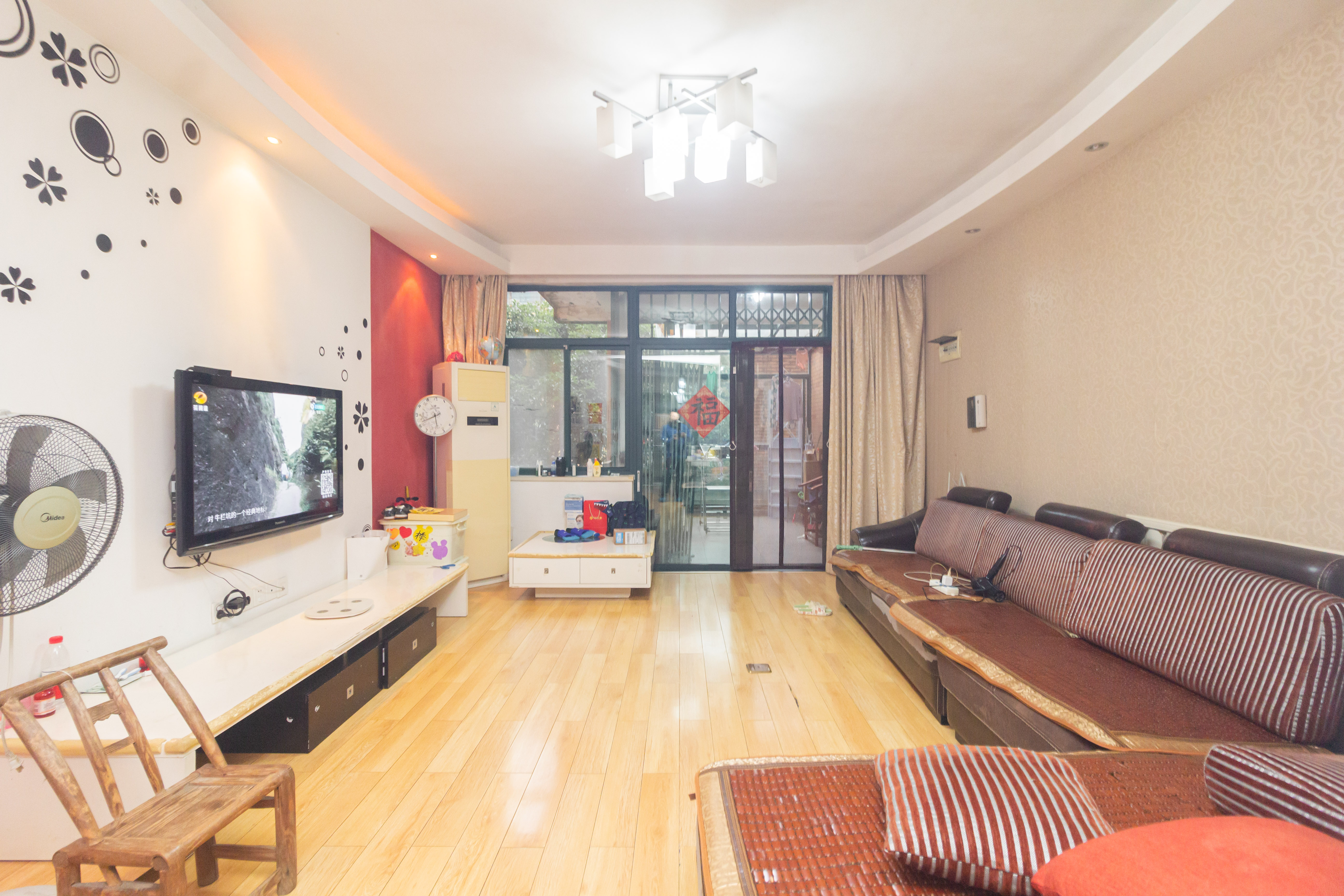 东业早安星城 4室2厅2卫 118.0万 东业早安星城 4室2厅2卫 118.0万客厅