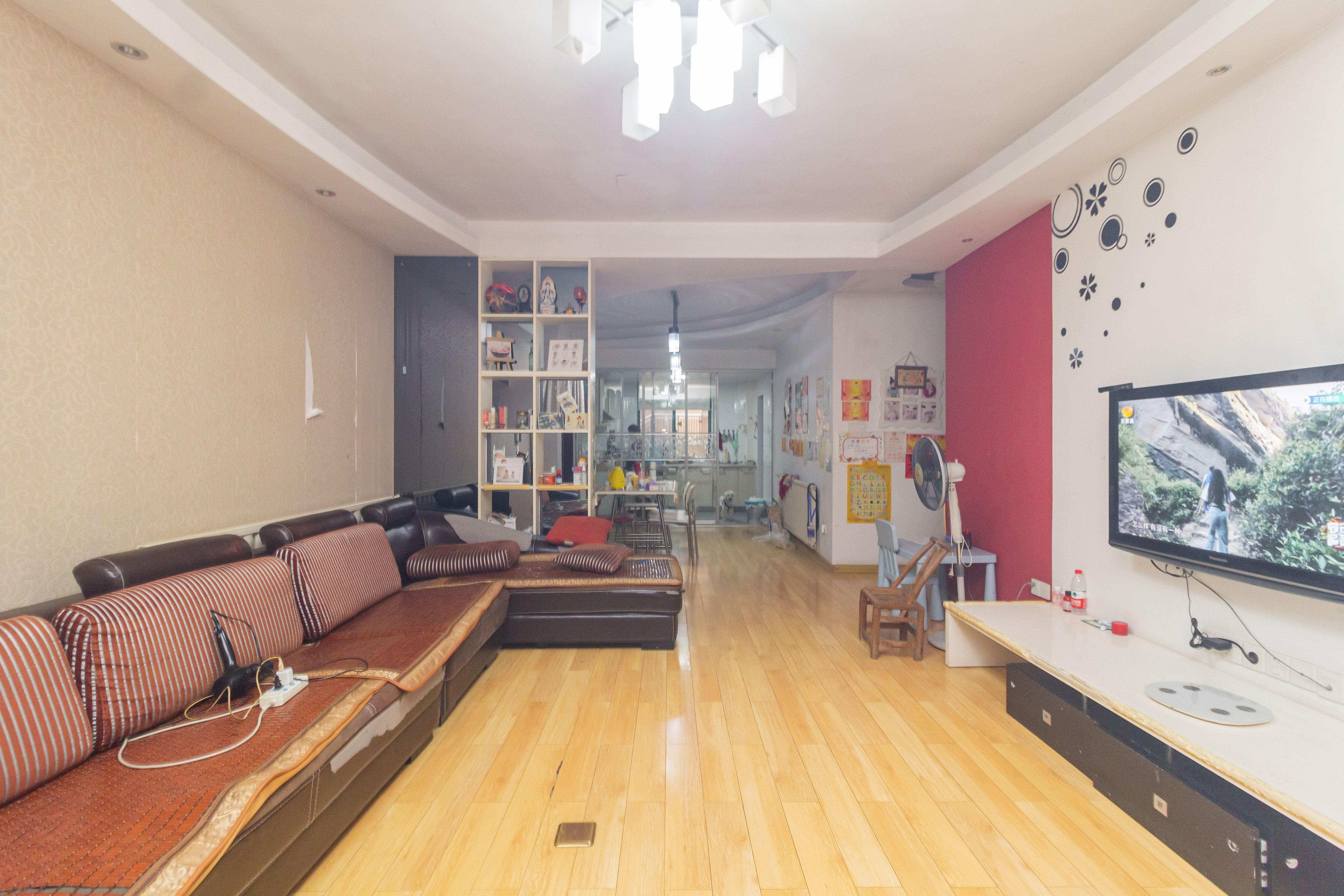 东业早安星城  4室2厅2卫    118.0万客厅