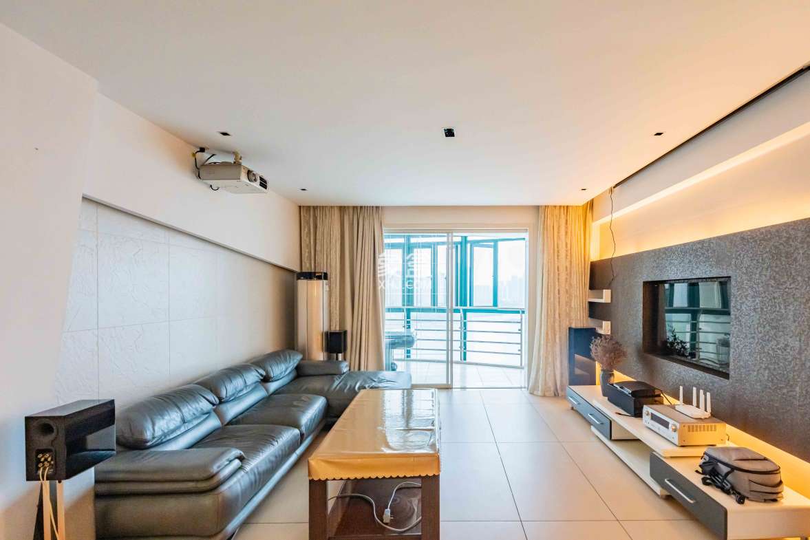 华盛新外滩  4室2厅2卫    180.0万 华盛新外滩  4室2厅2卫    180.0万客厅