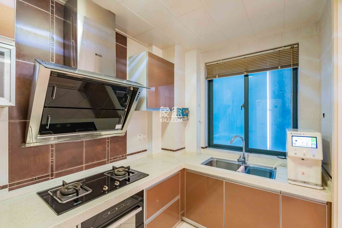 华盛新外滩  4室2厅2卫    180.0万 华盛新外滩  4室2厅2卫    180.0万厨房