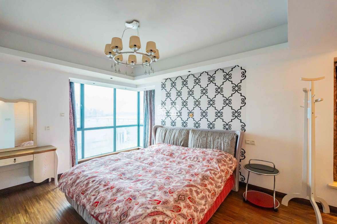 华盛新外滩  4室2厅2卫    180.0万 华盛新外滩  4室2厅2卫    180.0万卧室