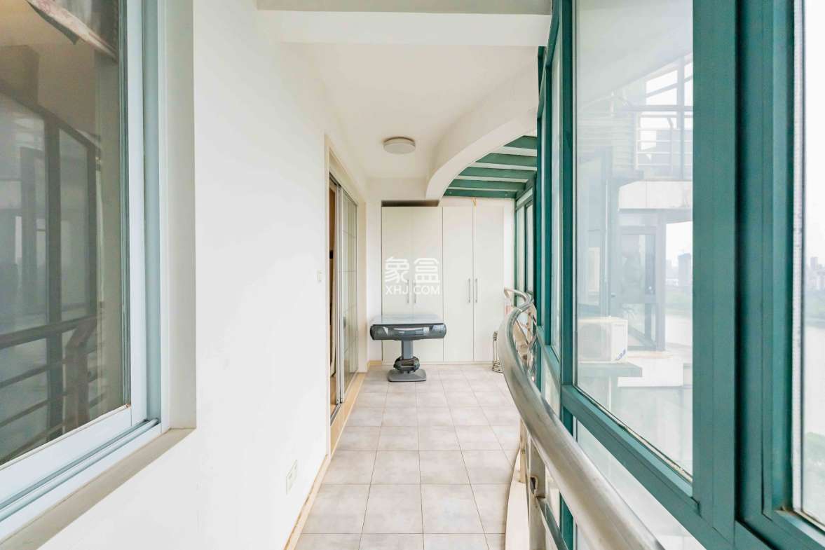 华盛新外滩  4室2厅2卫    180.0万 华盛新外滩  4室2厅2卫    180.0万阳台