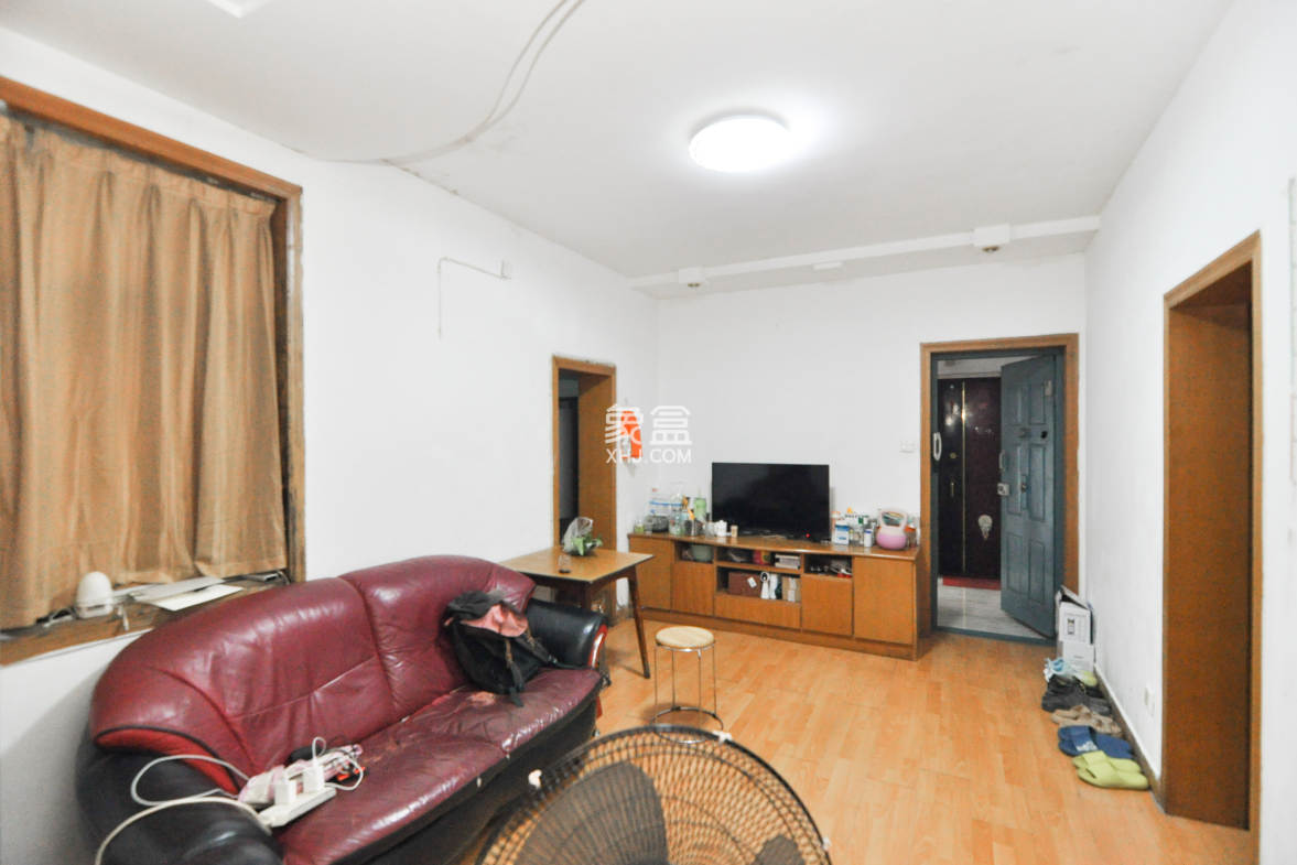 肿瘤医院生活小区  3室2厅1卫    55.0万 肿瘤医院生活小区  3室2厅1卫    55.0万客厅