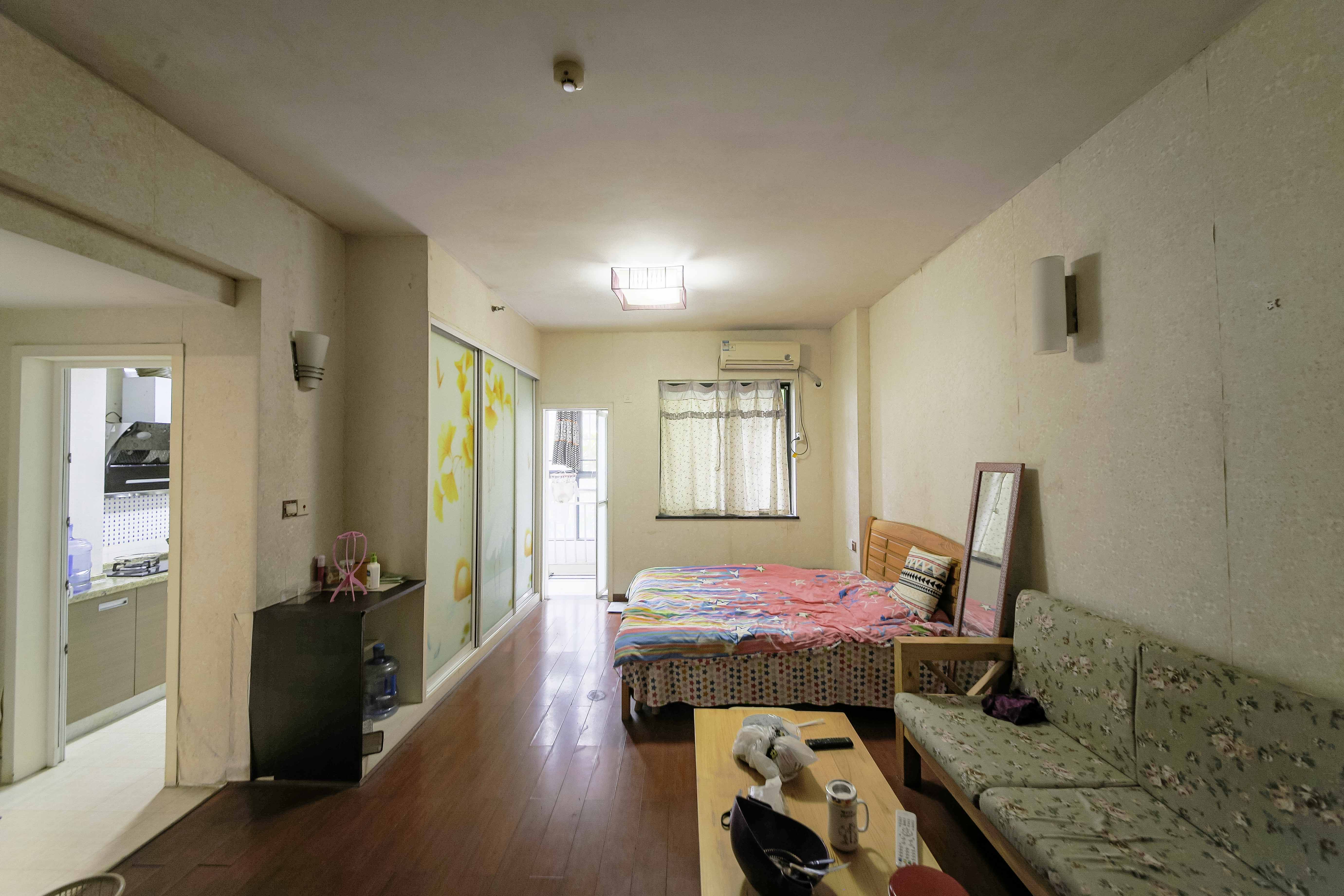 满庭芳小区  1室1厅1卫    37.0万 满庭芳小区  1室1厅1卫    37.0万卧室