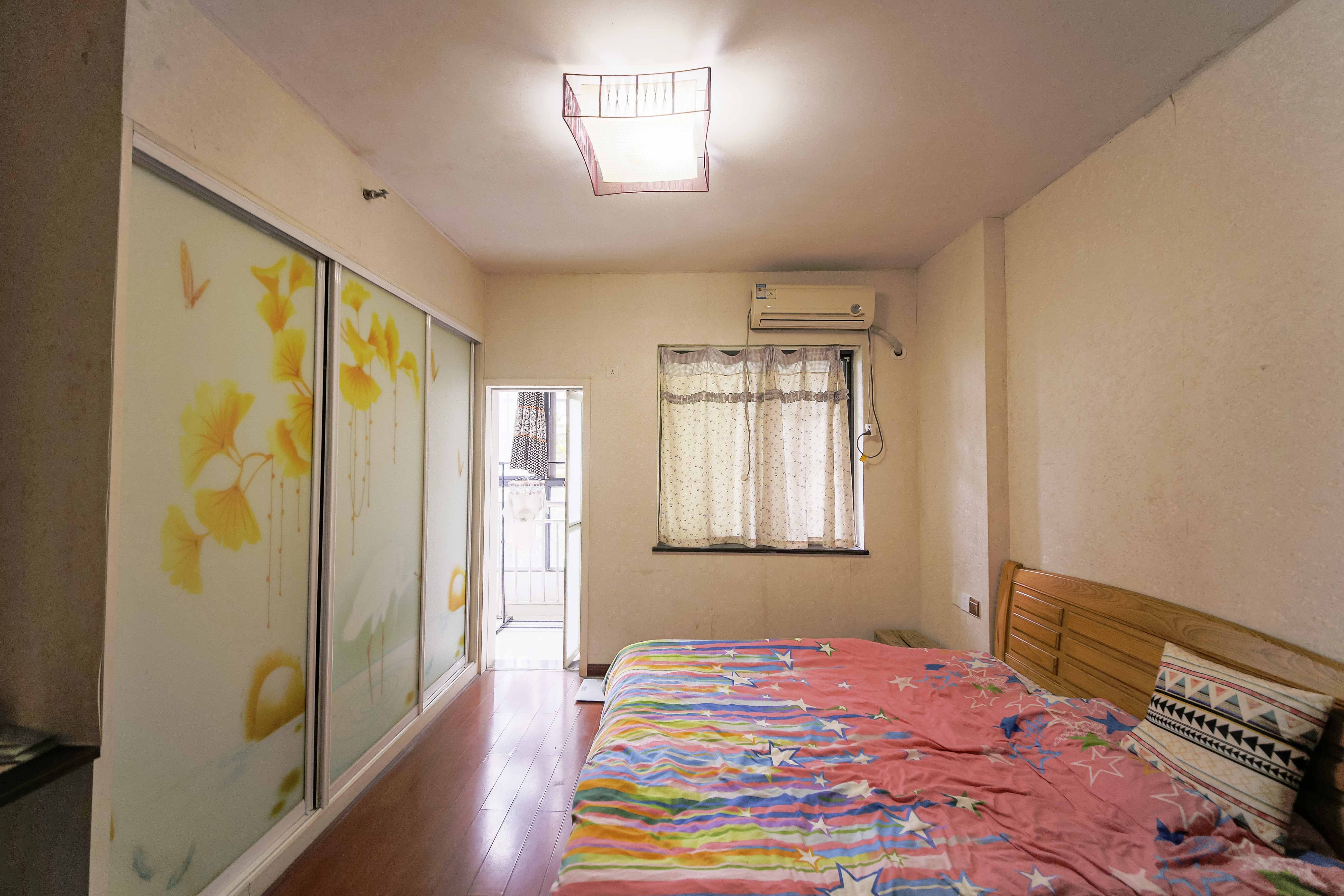 满庭芳小区  1室1厅1卫    37.0万 满庭芳小区  1室1厅1卫    37.0万卧室