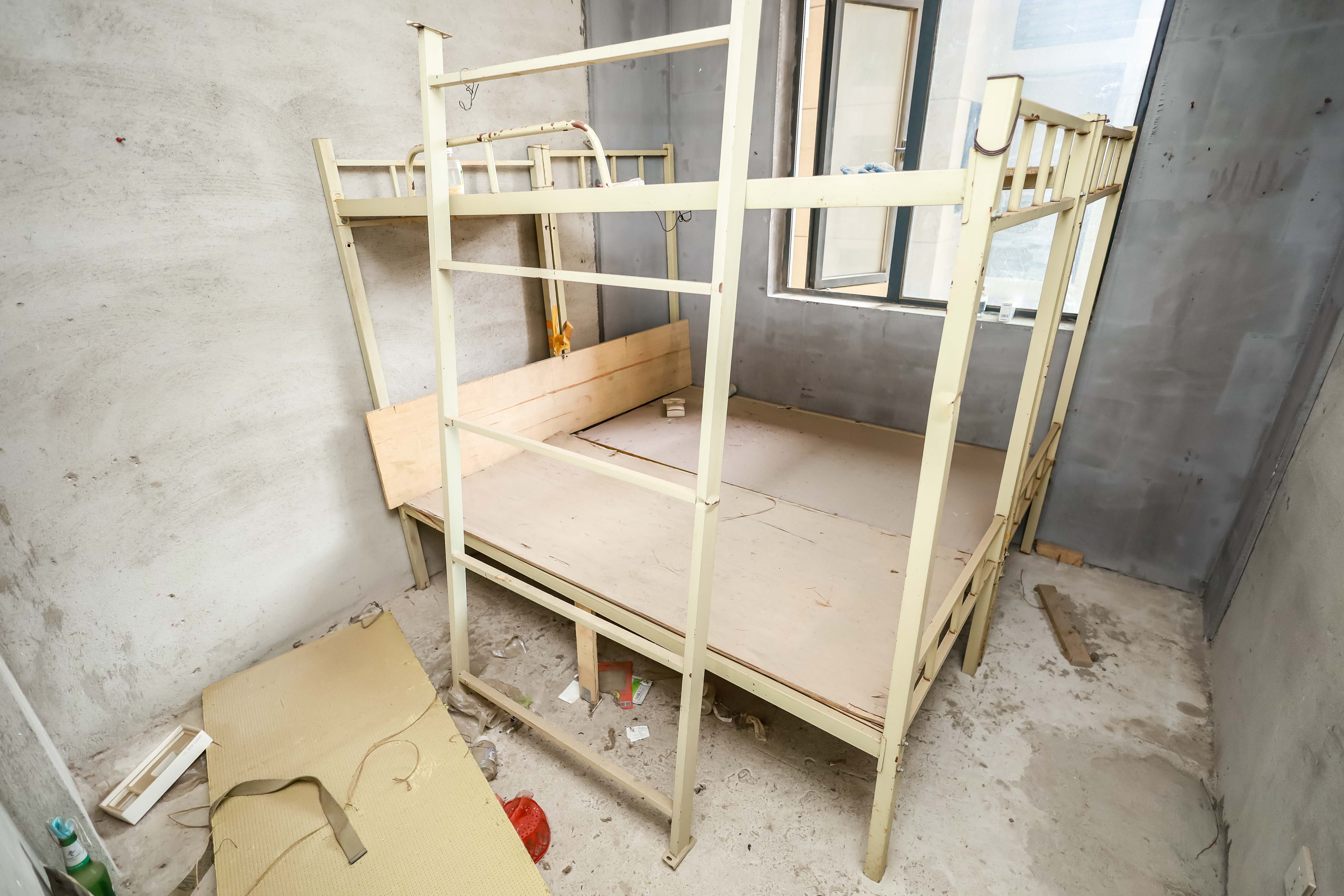 长房云时代  3室2厅2卫   122.00万卧室