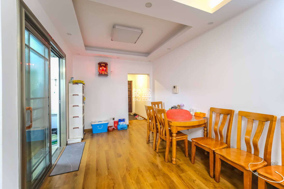 盛地尊域 4室2厅2卫 72.30万 盛地尊域 4室2厅2卫 72.30万客厅