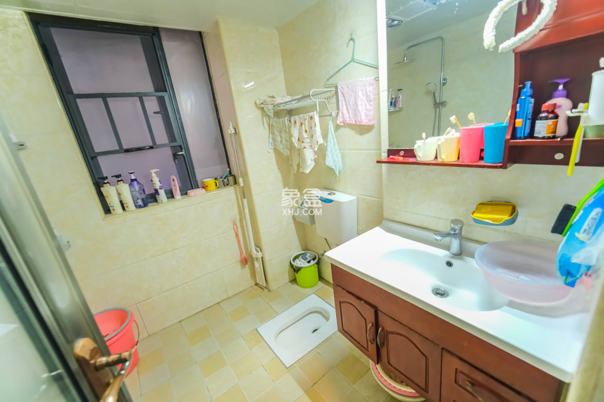 盛地尊域 4室2厅2卫 72.30万 盛地尊域 4室2厅2卫 72.30万卫生间