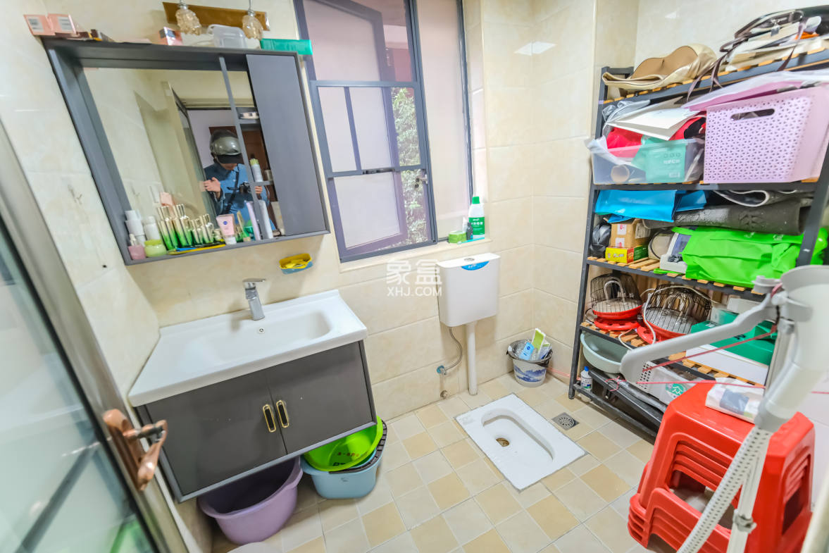 盛地尊域 4室2厅2卫 72.30万 盛地尊域 4室2厅2卫 72.30万卫生间