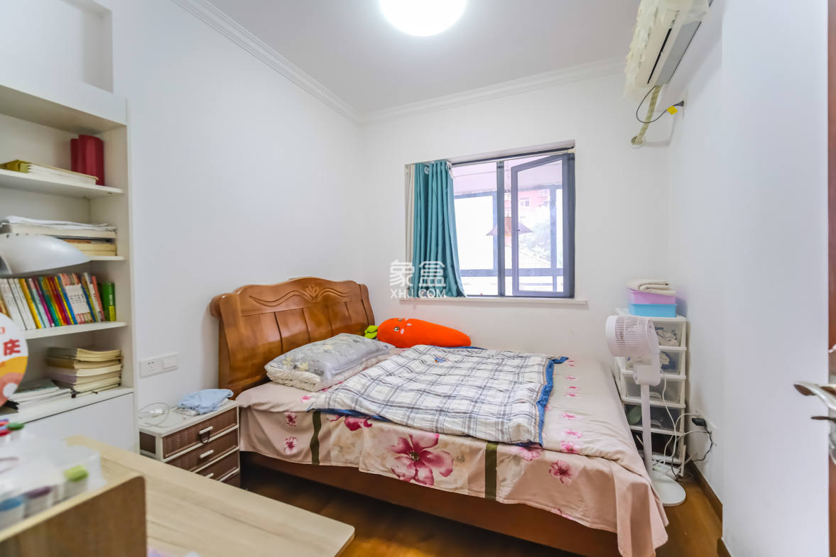 盛地尊域 4室2厅2卫 72.30万 盛地尊域 4室2厅2卫 72.30万卧室