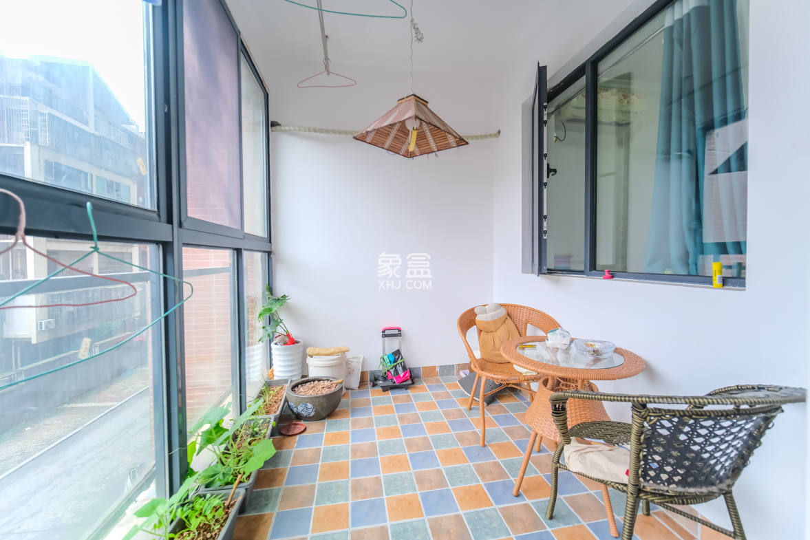 盛地尊域 4室2厅2卫 72.30万 盛地尊域 4室2厅2卫 72.30万阳台