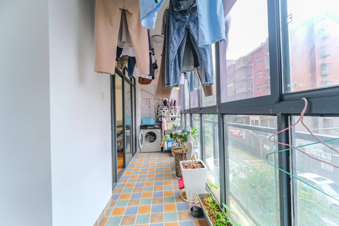 盛地尊域 4室2厅2卫 72.30万 盛地尊域 4室2厅2卫 72.30万阳台