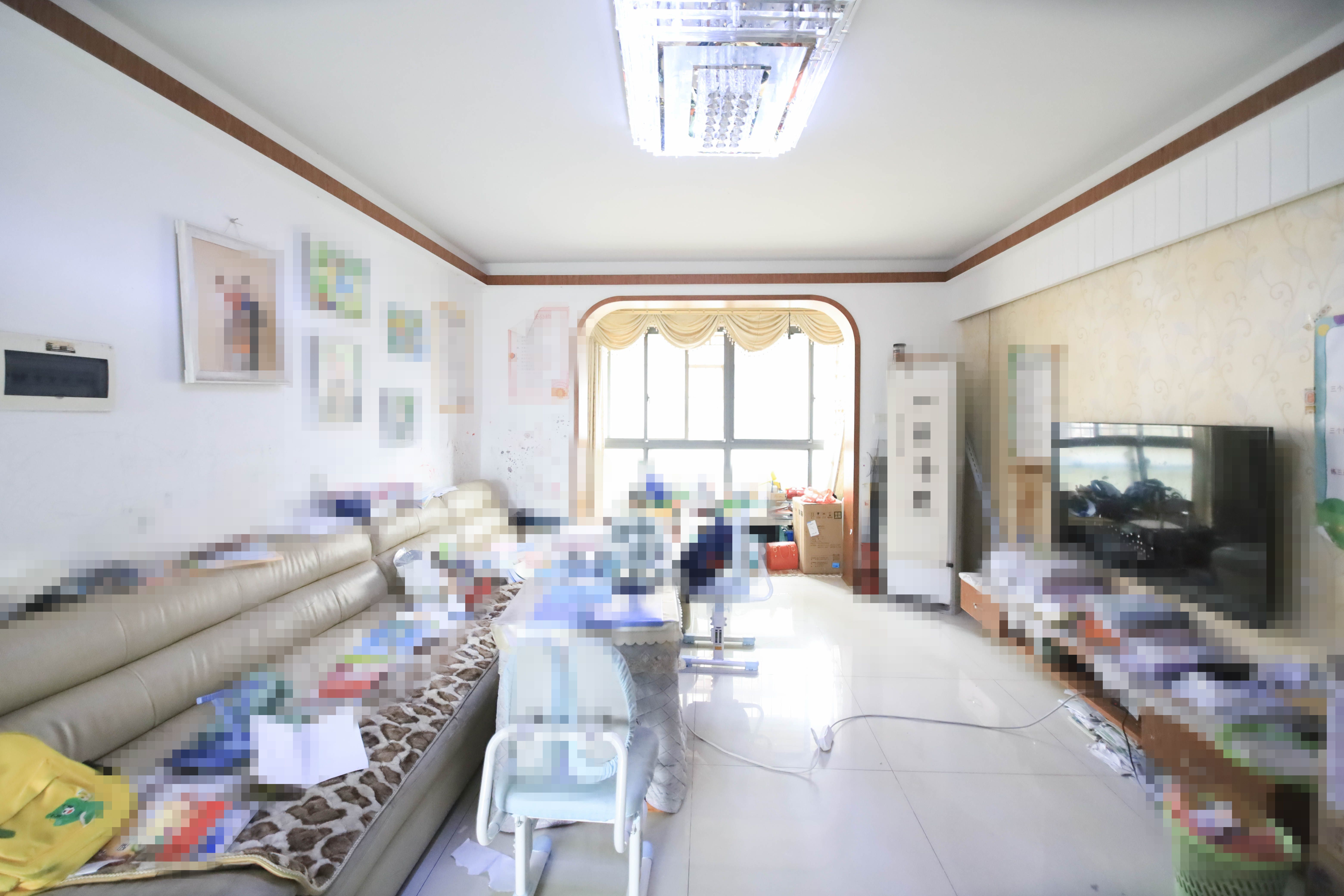 鑫天御景湾  3室2厅2卫   135.00万客厅