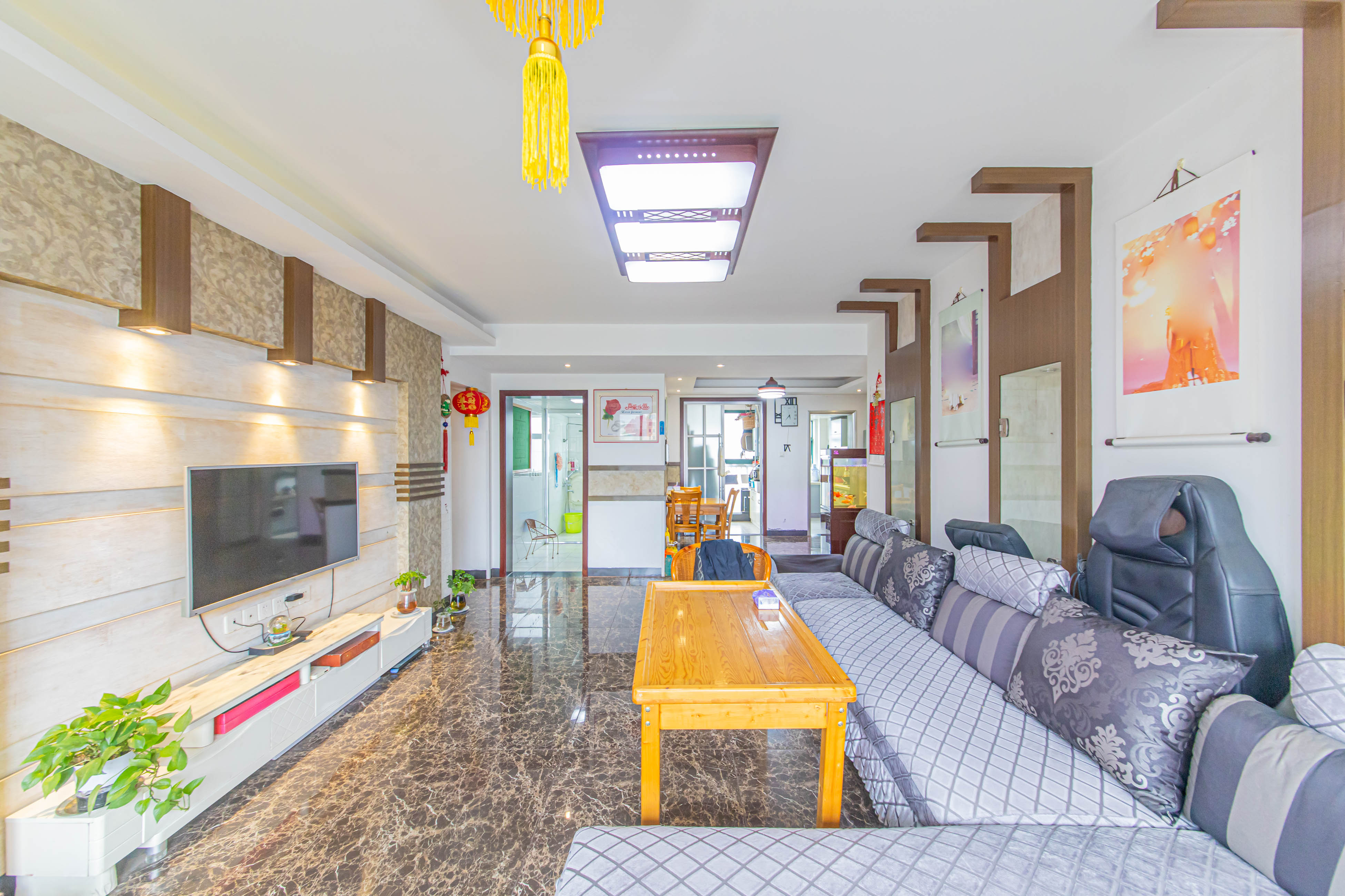 华天苑  3室2厅1卫    142.0万 华天苑  3室2厅1卫    142.0万客厅