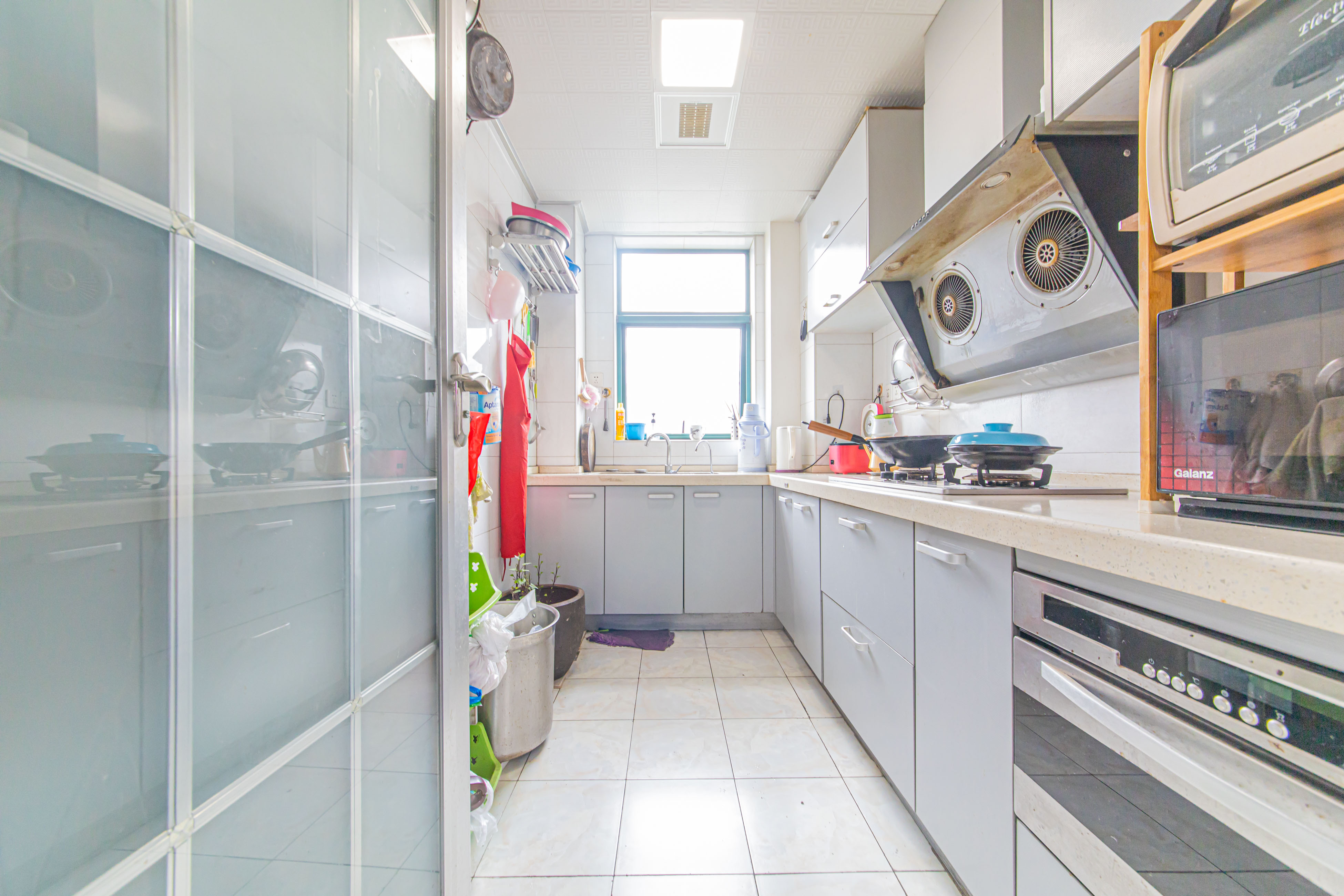 华天苑  3室2厅1卫    142.0万 华天苑  3室2厅1卫    142.0万厨房