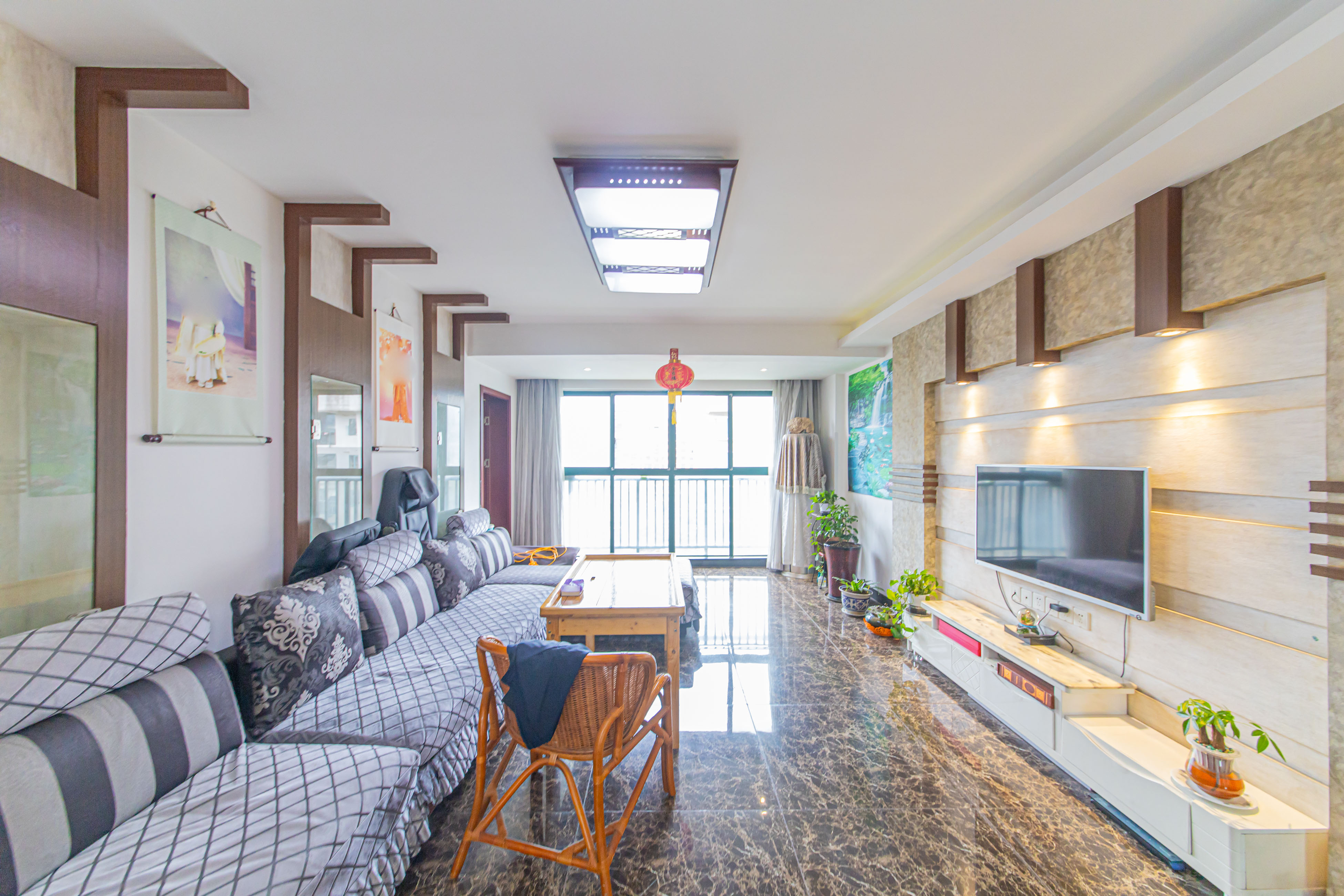 华天苑  3室2厅1卫    142.0万 华天苑  3室2厅1卫    142.0万客厅