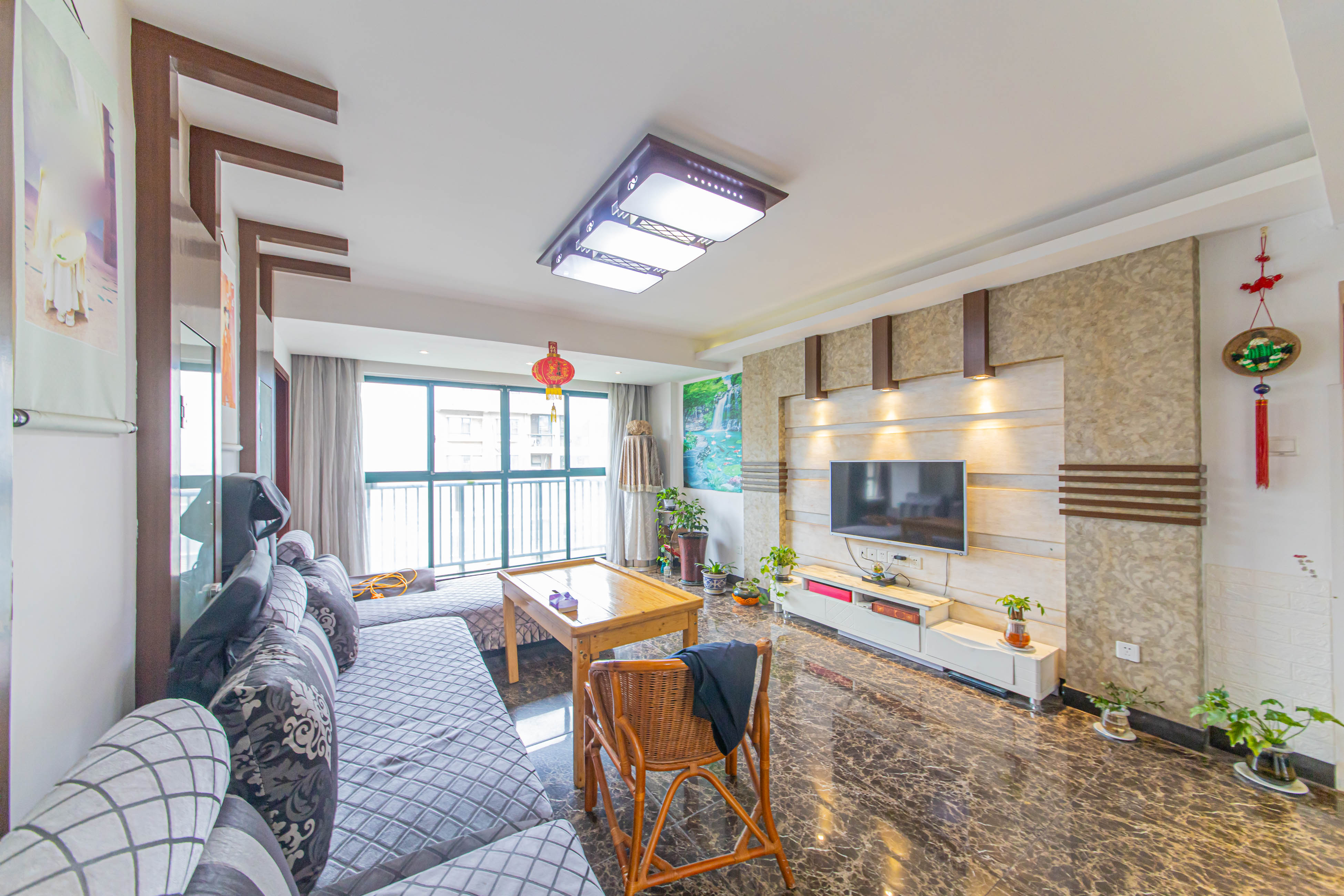 华天苑  3室2厅1卫    142.0万 华天苑  3室2厅1卫    142.0万客厅