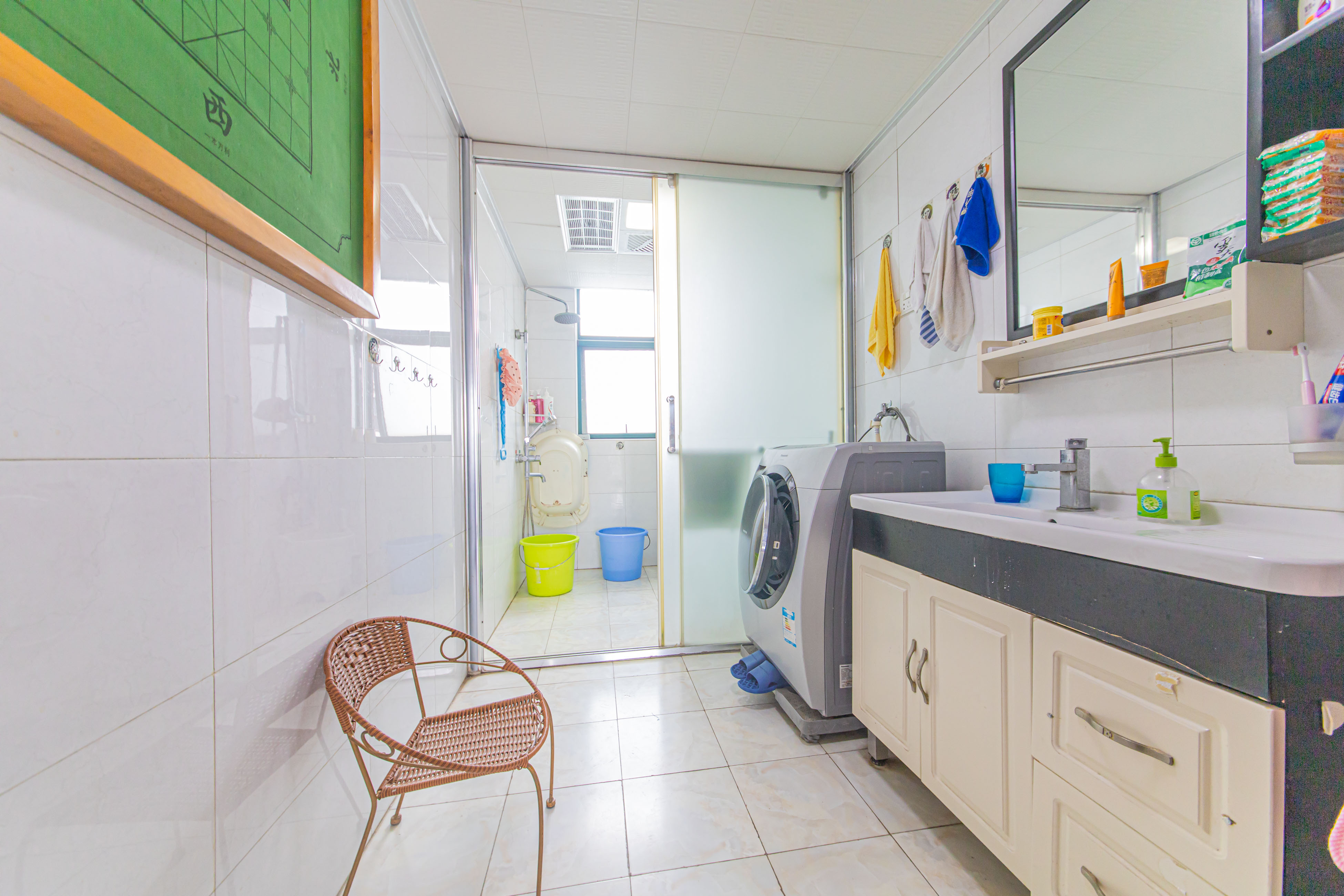 华天苑  3室2厅1卫    142.0万 华天苑  3室2厅1卫    142.0万卫生间