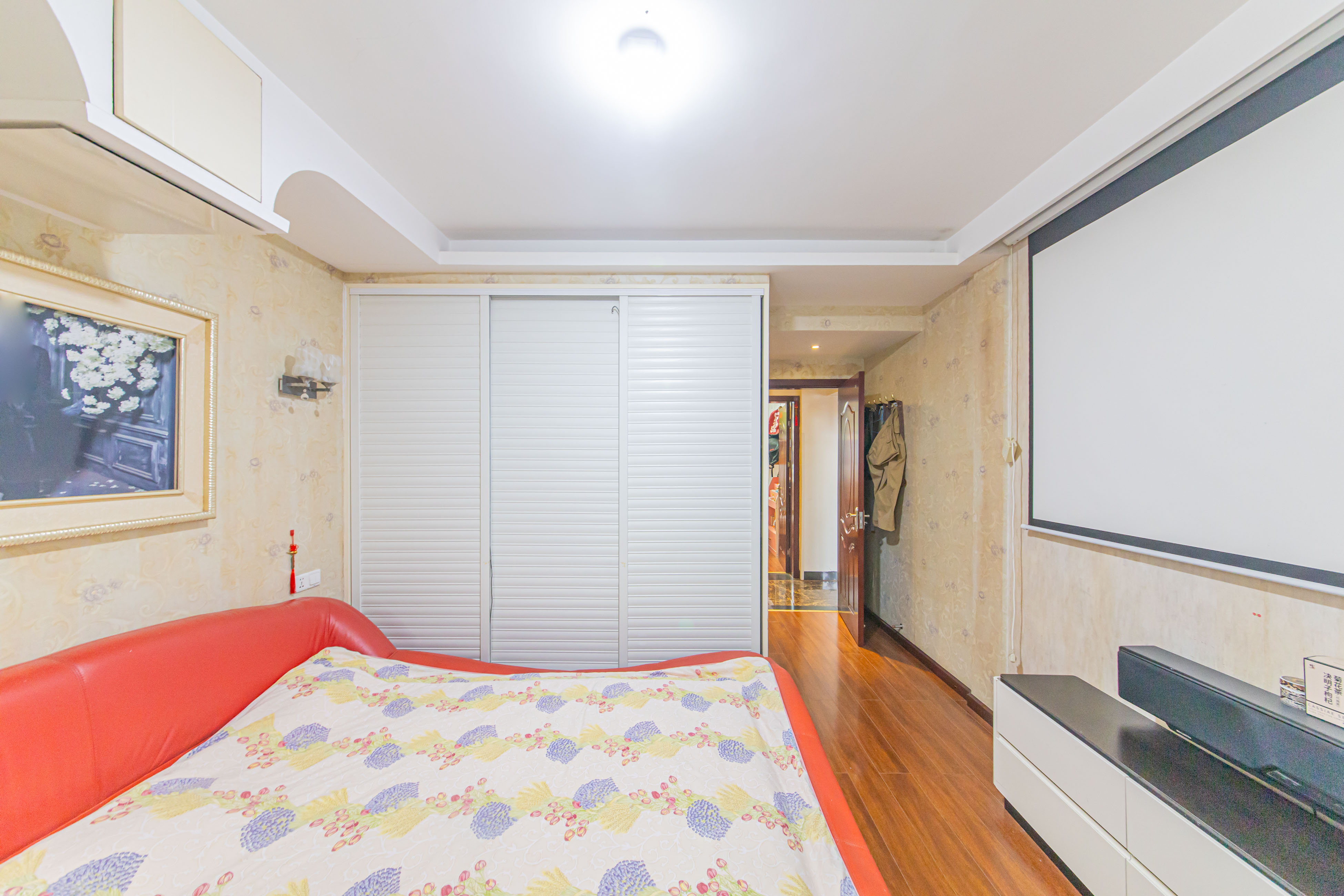 华天苑  3室2厅1卫    142.0万 华天苑  3室2厅1卫    142.0万卧室