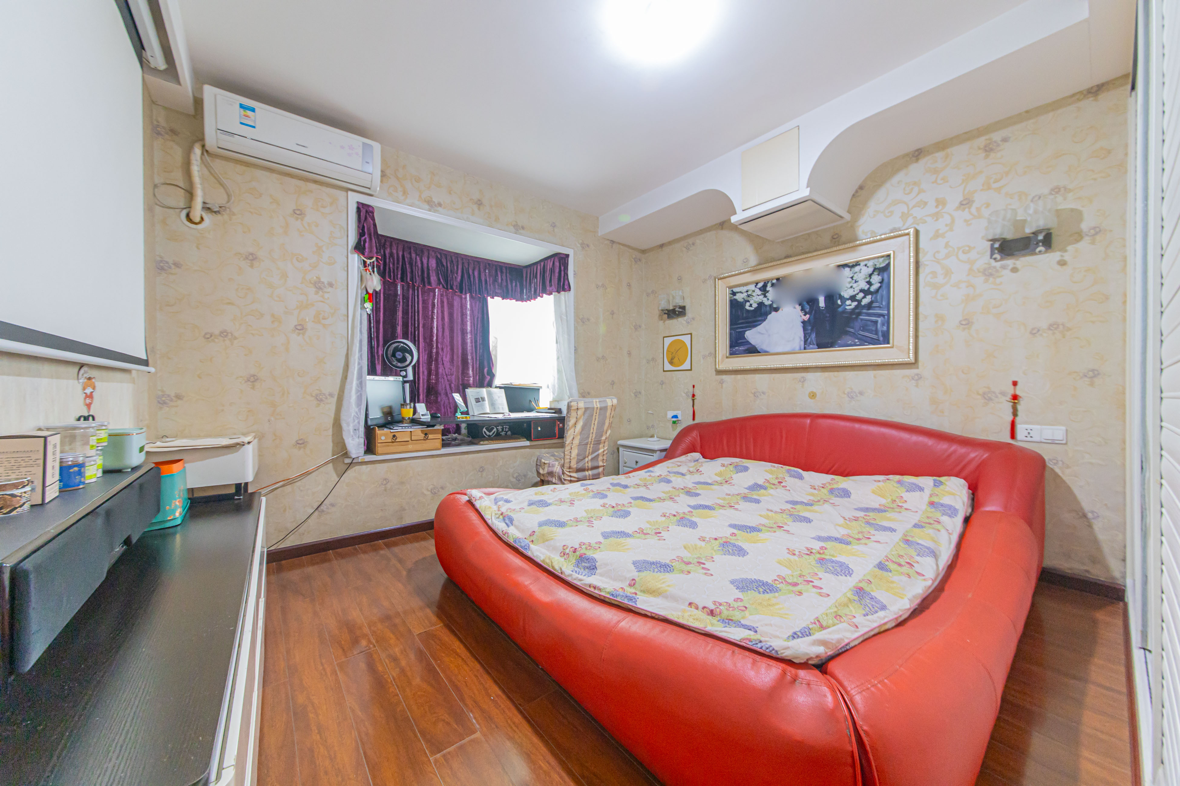 华天苑  3室2厅1卫    142.0万 华天苑  3室2厅1卫    142.0万卧室