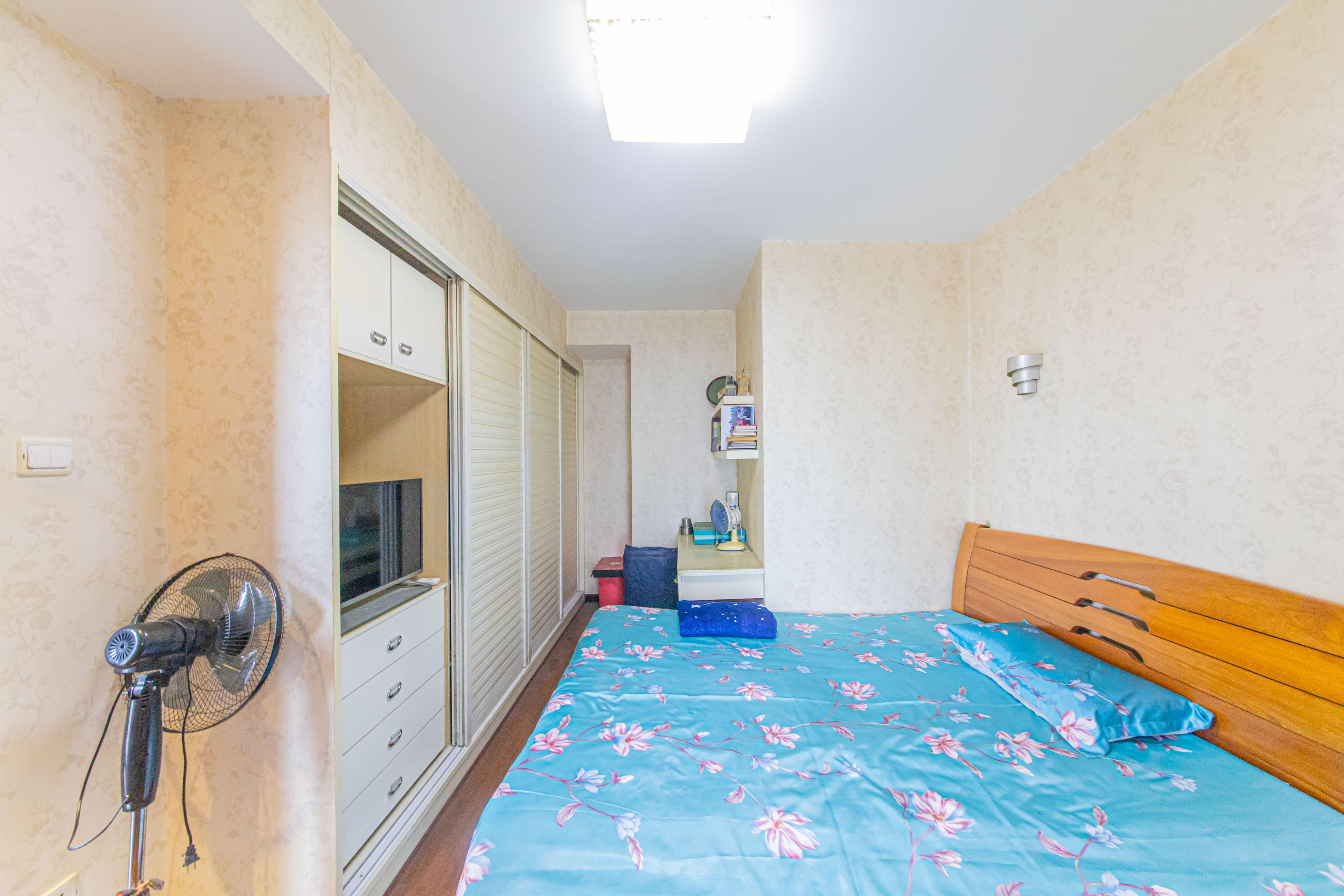 华天苑  3室2厅1卫    142.0万 华天苑  3室2厅1卫    142.0万卧室