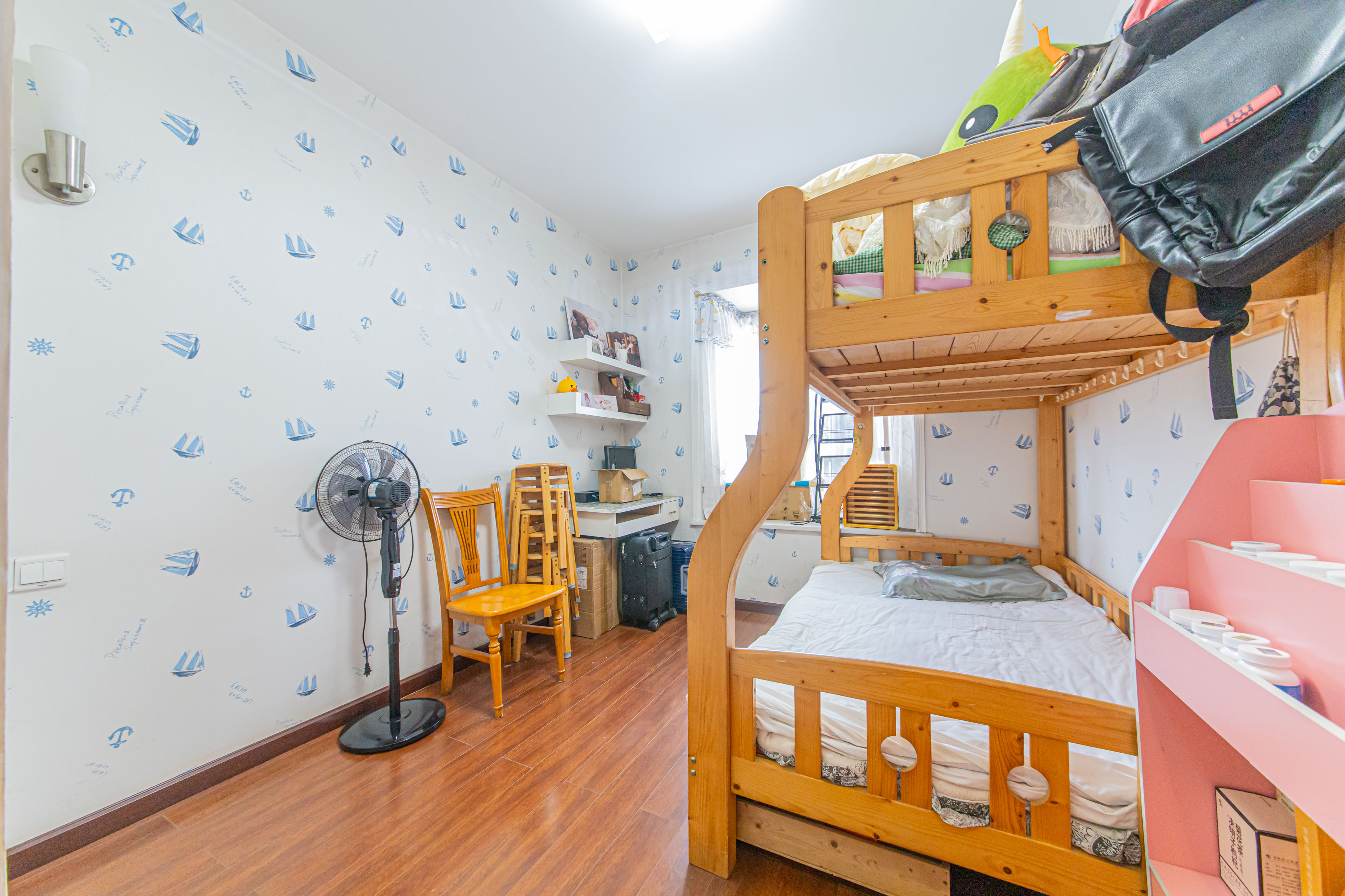 华天苑  3室2厅1卫    142.0万 华天苑  3室2厅1卫    142.0万卧室