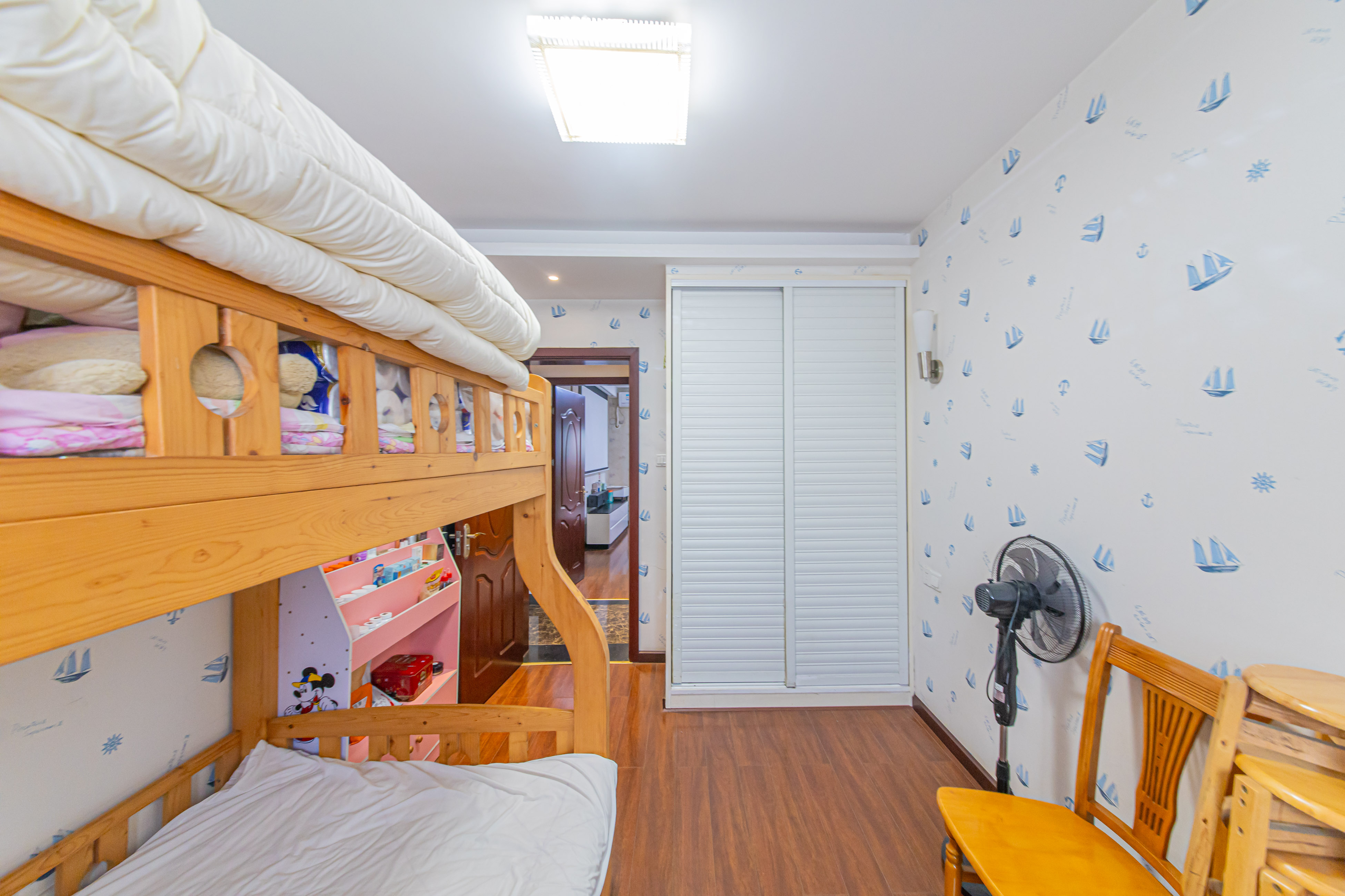 华天苑  3室2厅1卫    142.0万 华天苑  3室2厅1卫    142.0万卧室