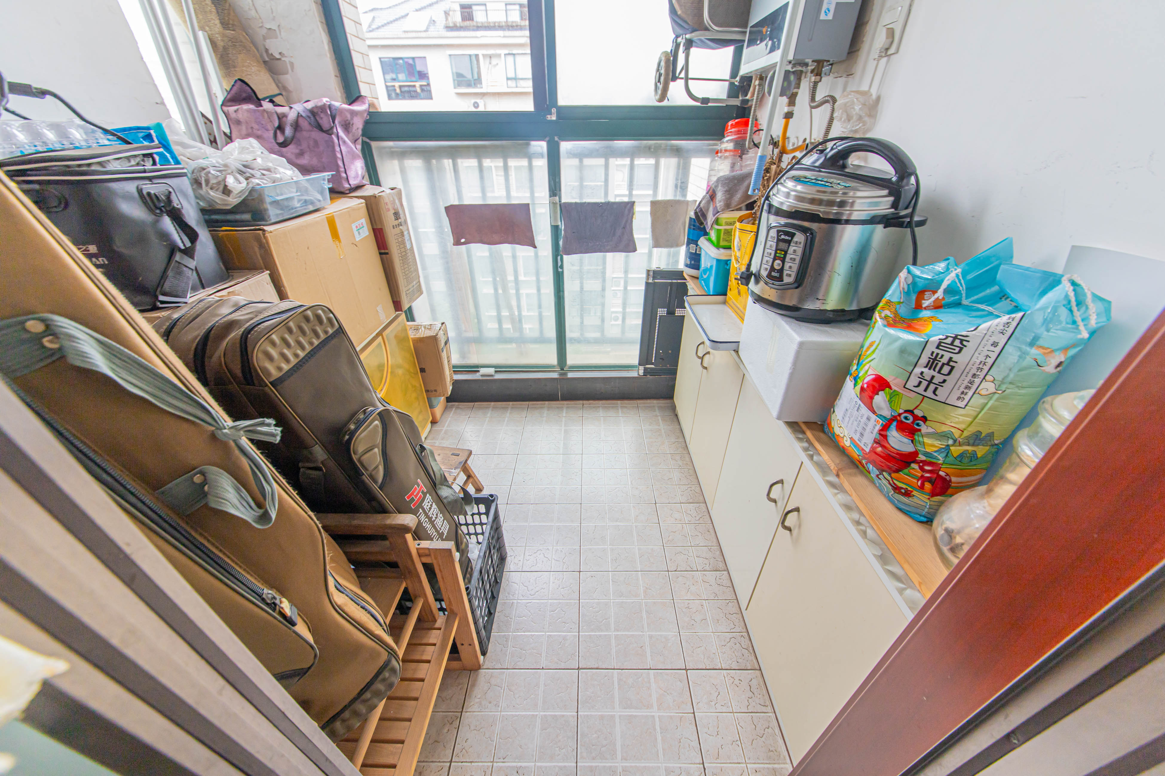 华天苑  3室2厅1卫    142.0万 华天苑  3室2厅1卫    142.0万阳台