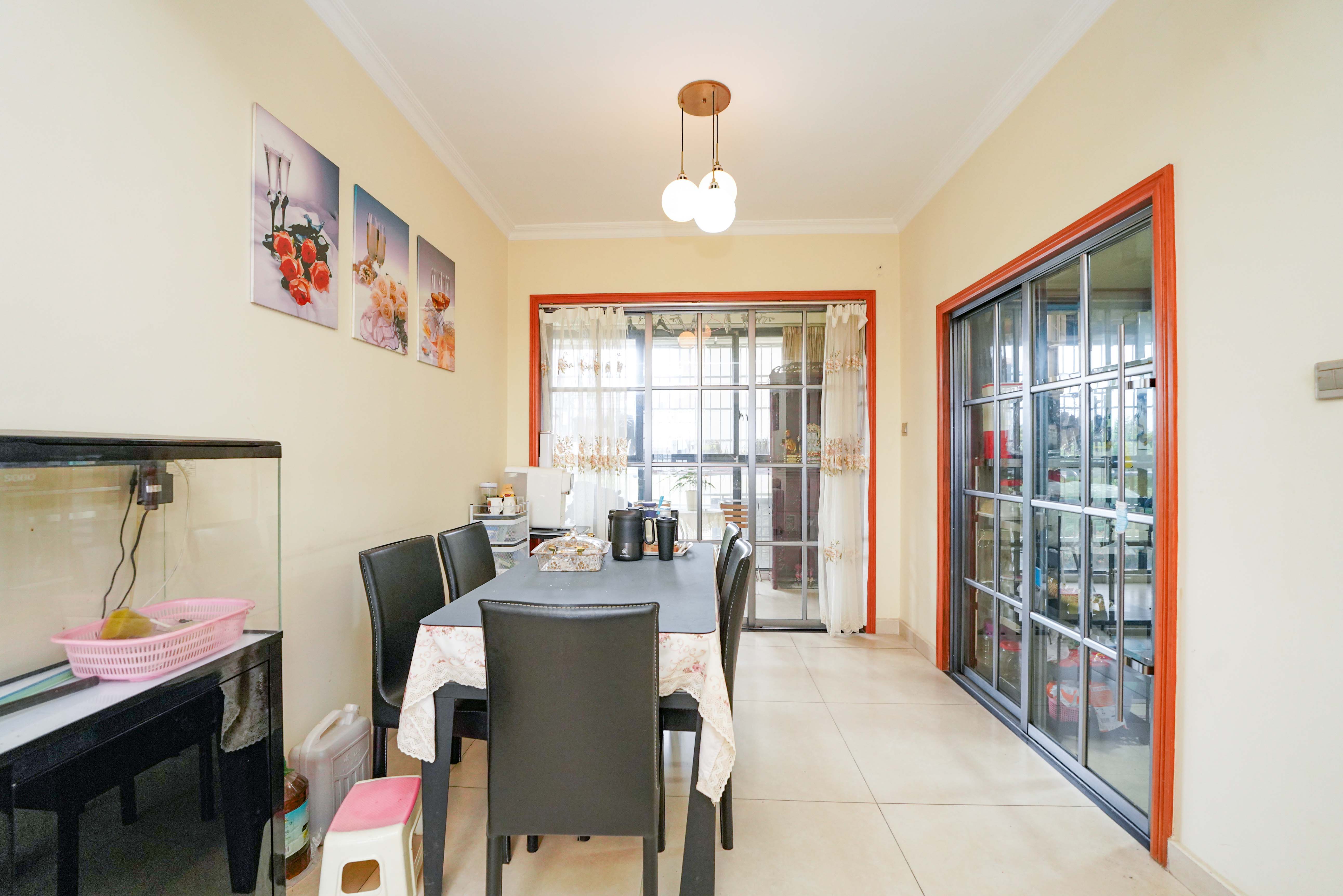 黑金时代广场 3室2厅2卫 100.0万 黑金时代广场 3室2厅2卫 100.0万客厅