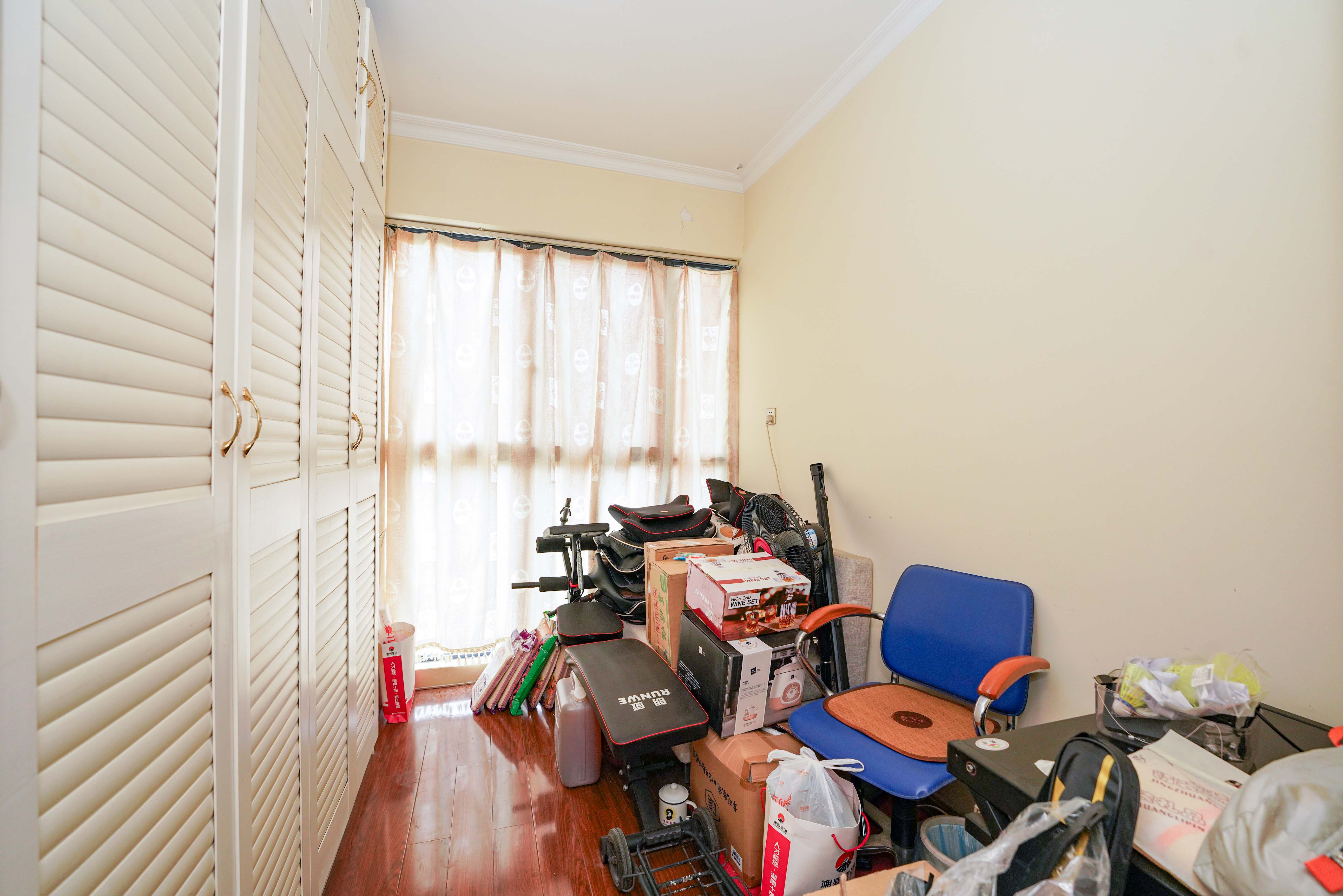 黑金时代广场 3室2厅2卫 100.0万 黑金时代广场 3室2厅2卫 100.0万卧室