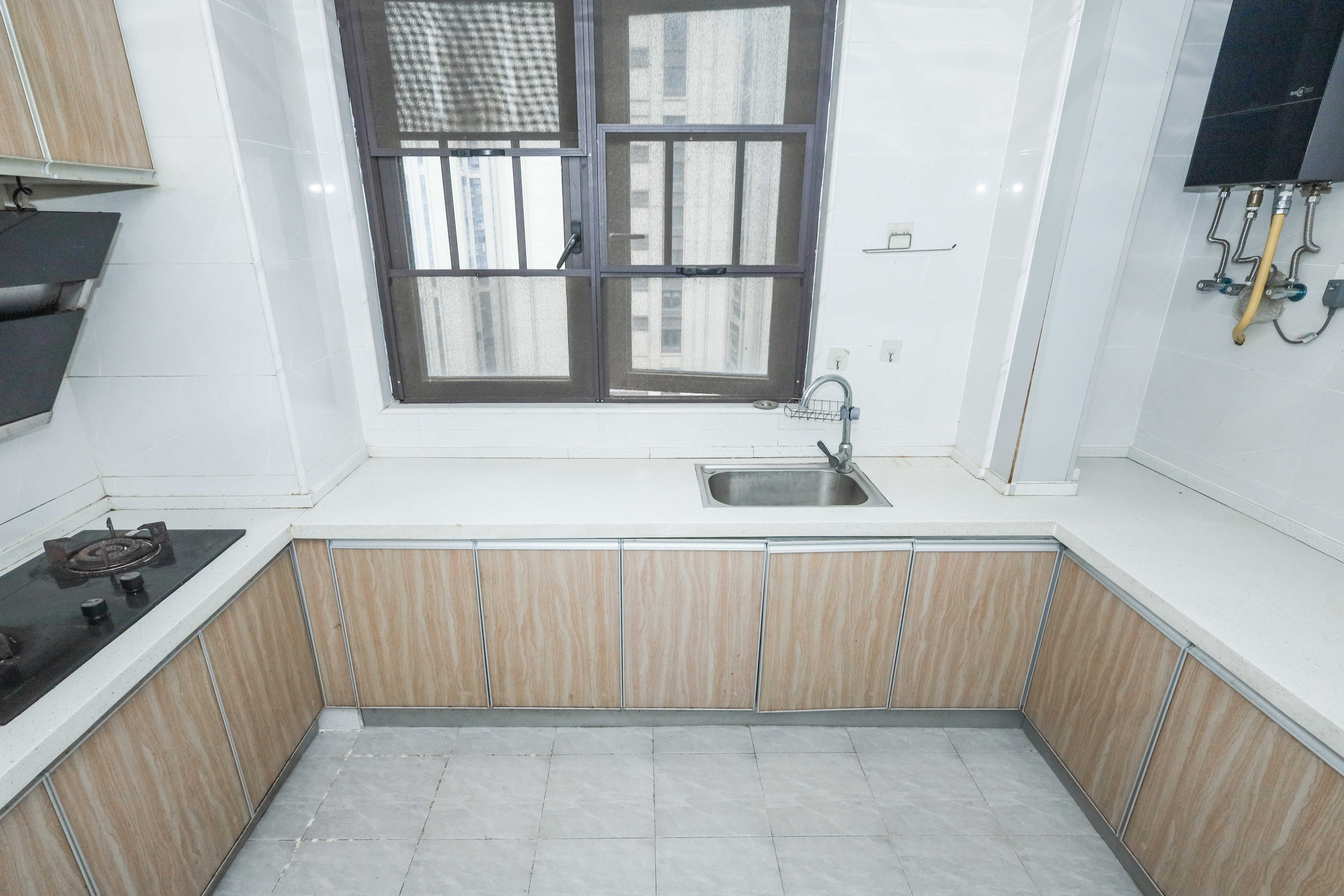 建发央著  4室2厅2卫   299.00万厨房