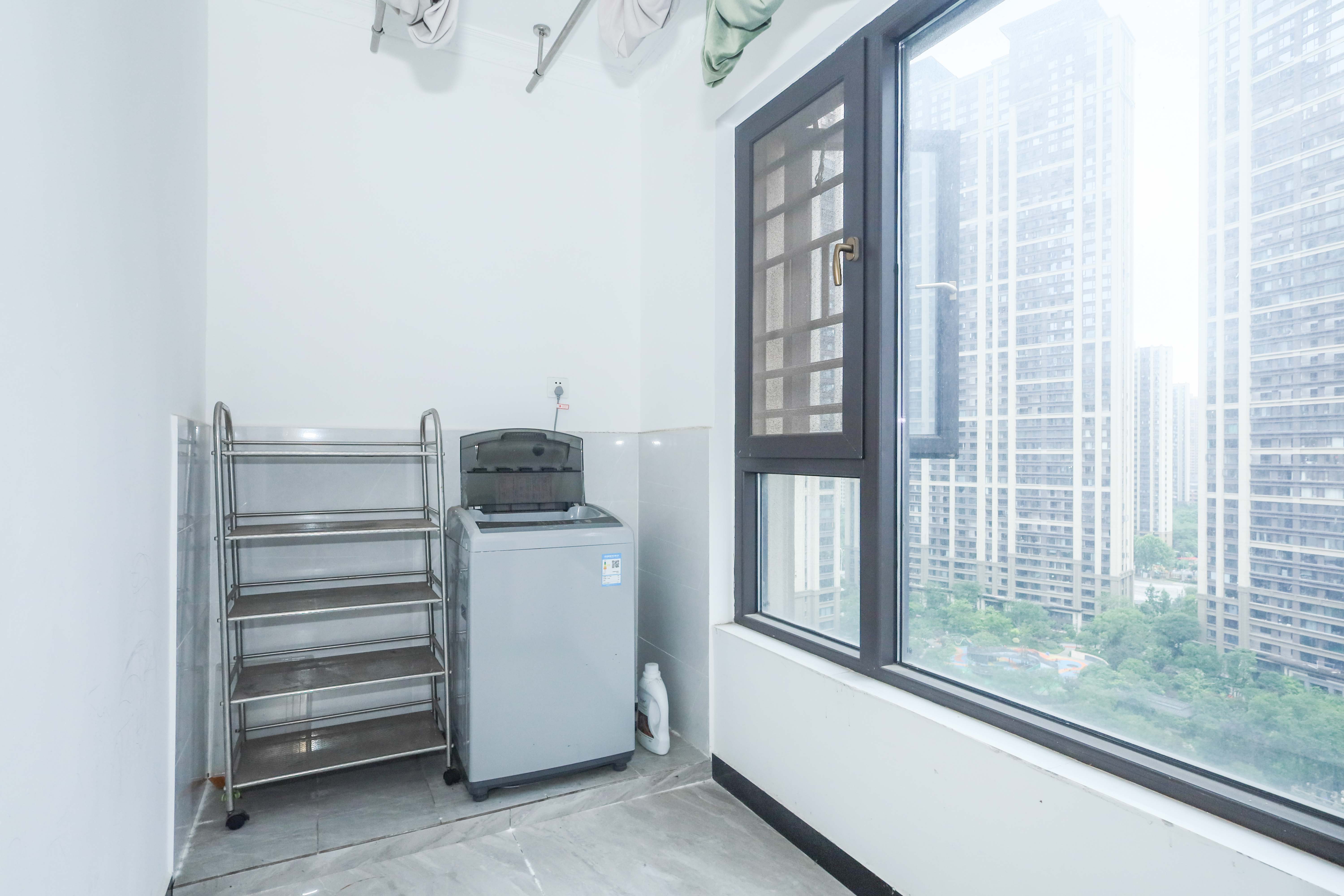 建发央著  4室2厅2卫   299.00万阳台