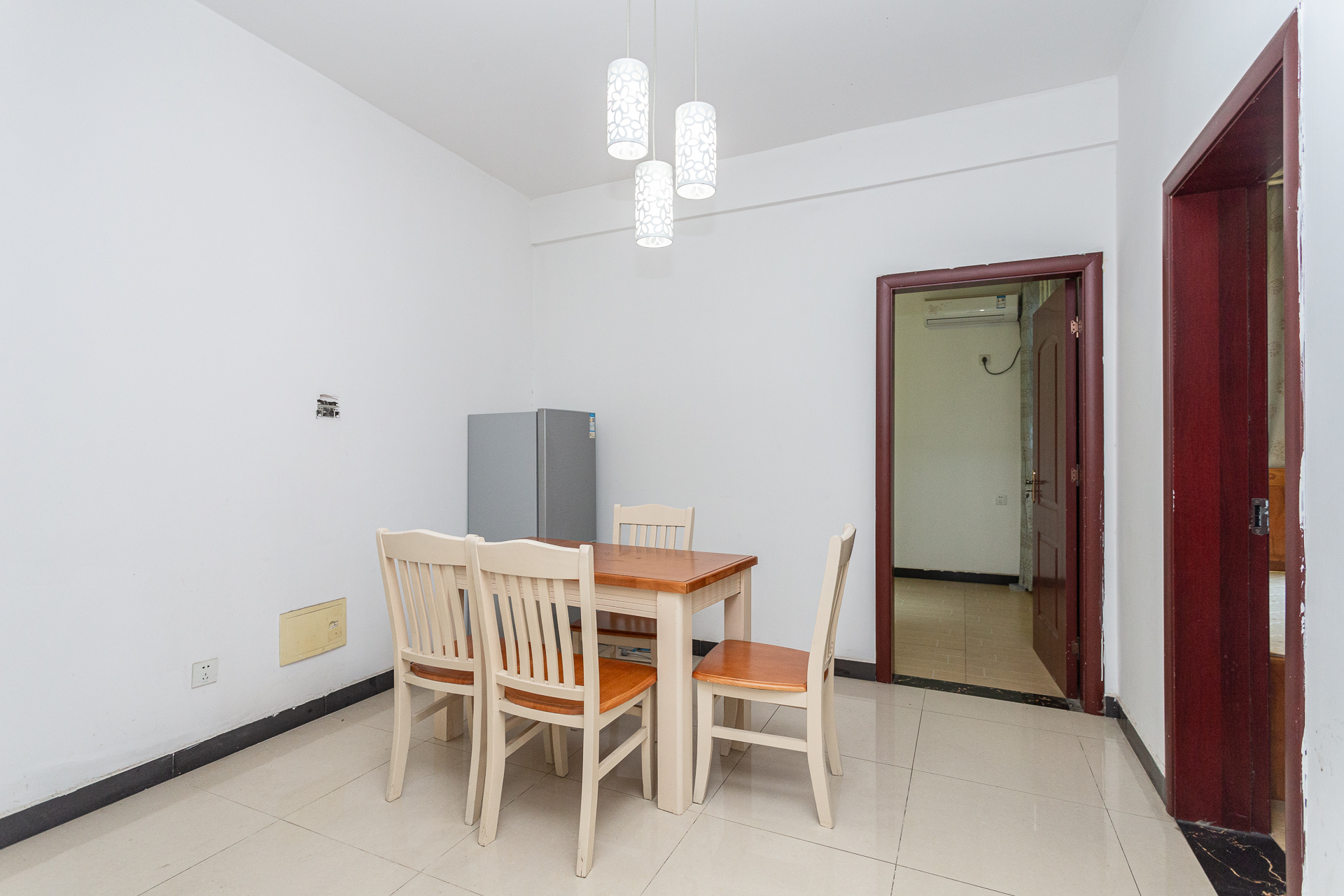 玛丽的花园(金色阳光家园) 3室2厅1卫 80.0万 玛丽的花园(金色阳光家园) 3室2厅1卫 80.0万客厅