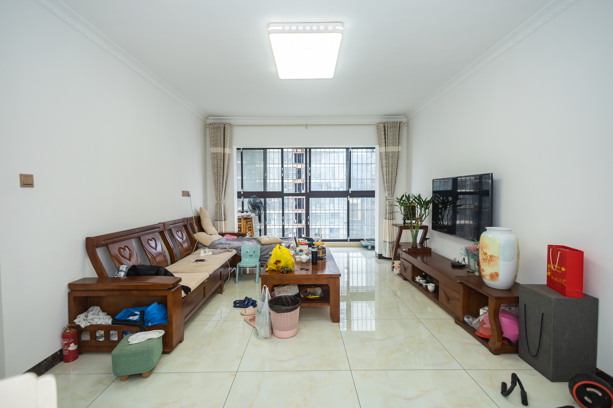 新长海广场 3室2厅2卫 68.8万 新长海广场 3室2厅2卫 68.8万客厅