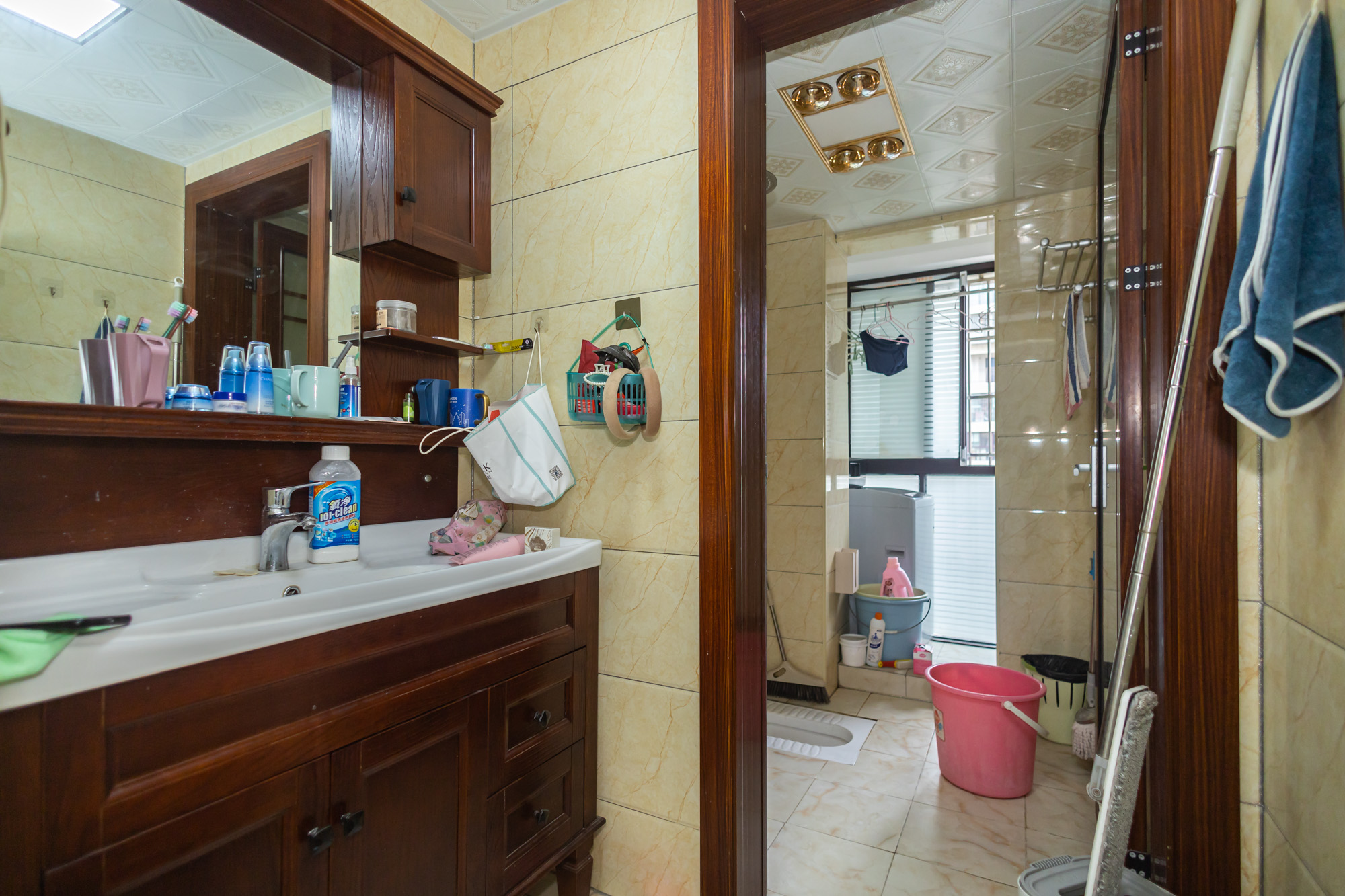 新长海广场 3室2厅2卫 68.8万 新长海广场 3室2厅2卫 68.8万卫生间