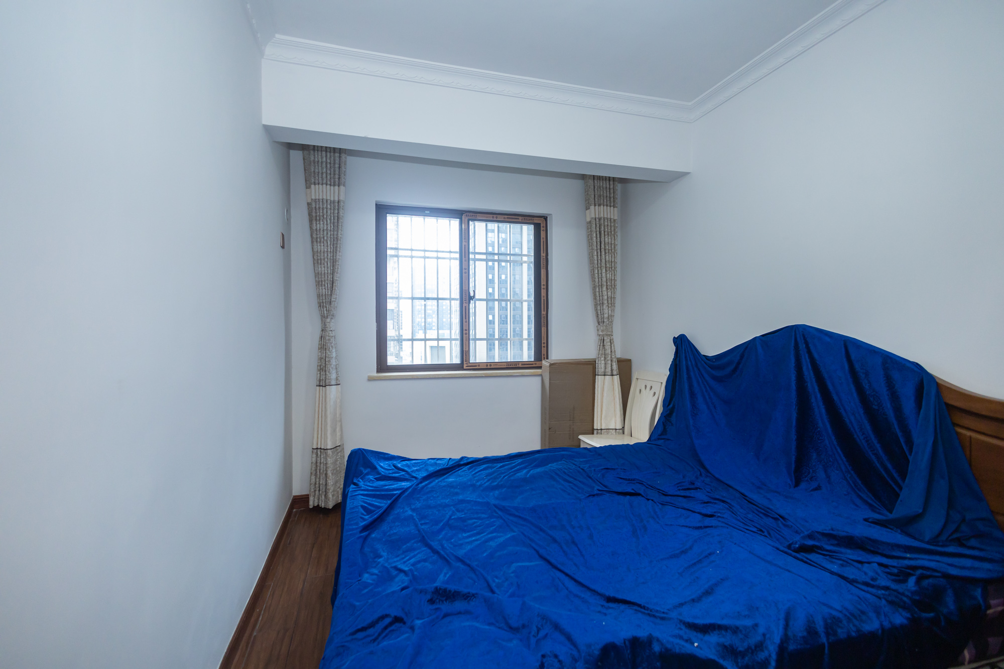 新长海广场 3室2厅2卫 68.8万 新长海广场 3室2厅2卫 68.8万卧室