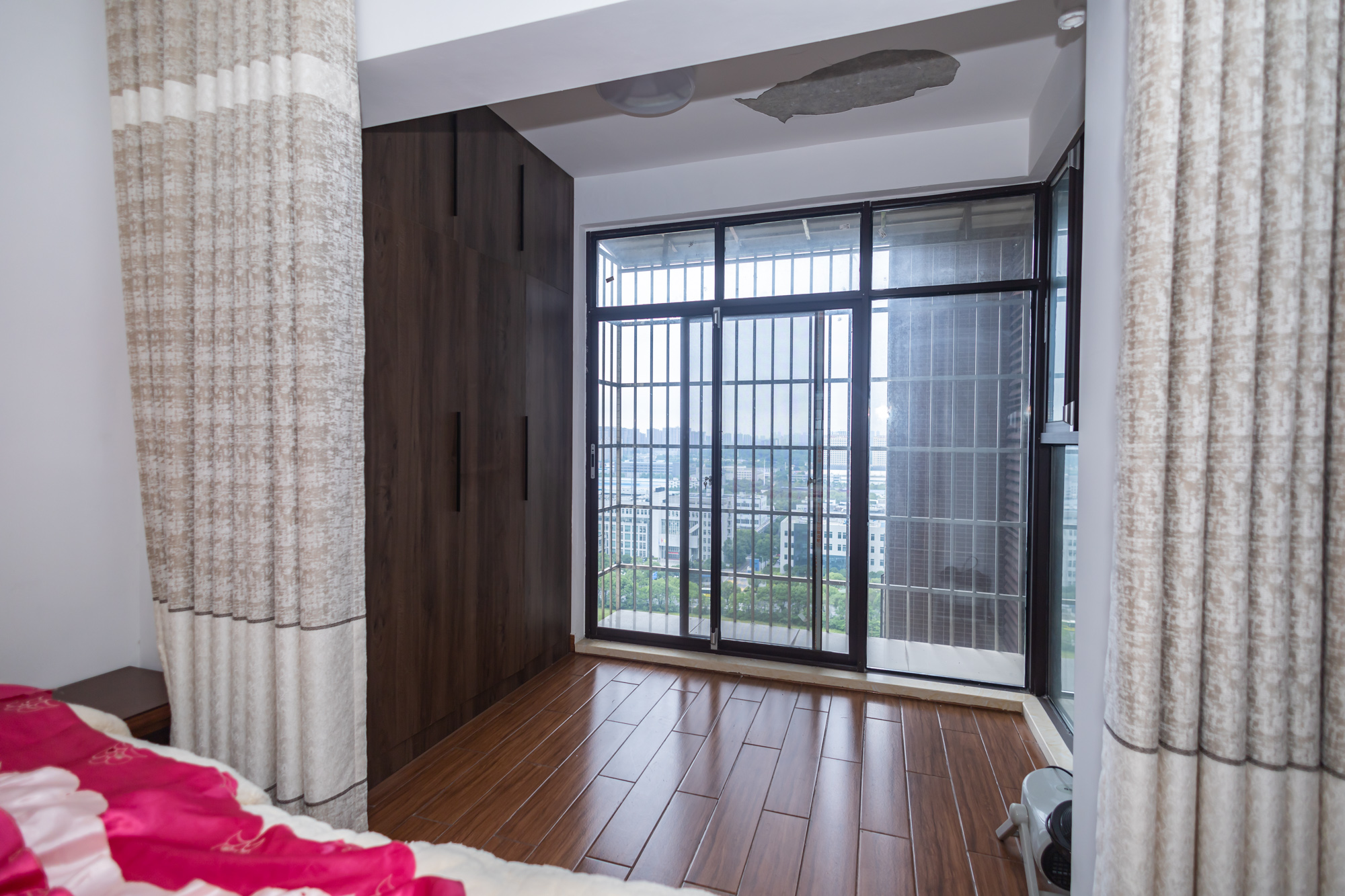 新长海广场 3室2厅2卫 68.8万 新长海广场 3室2厅2卫 68.8万阳台