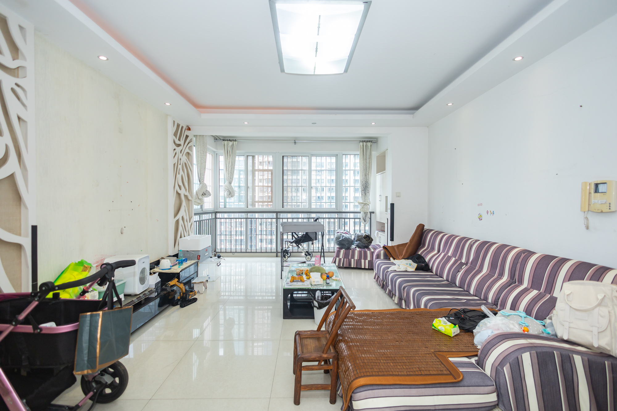 楚天世纪城东苑 3室2厅2卫 77.6万 楚天世纪城东苑 3室2厅2卫 77.6万客厅