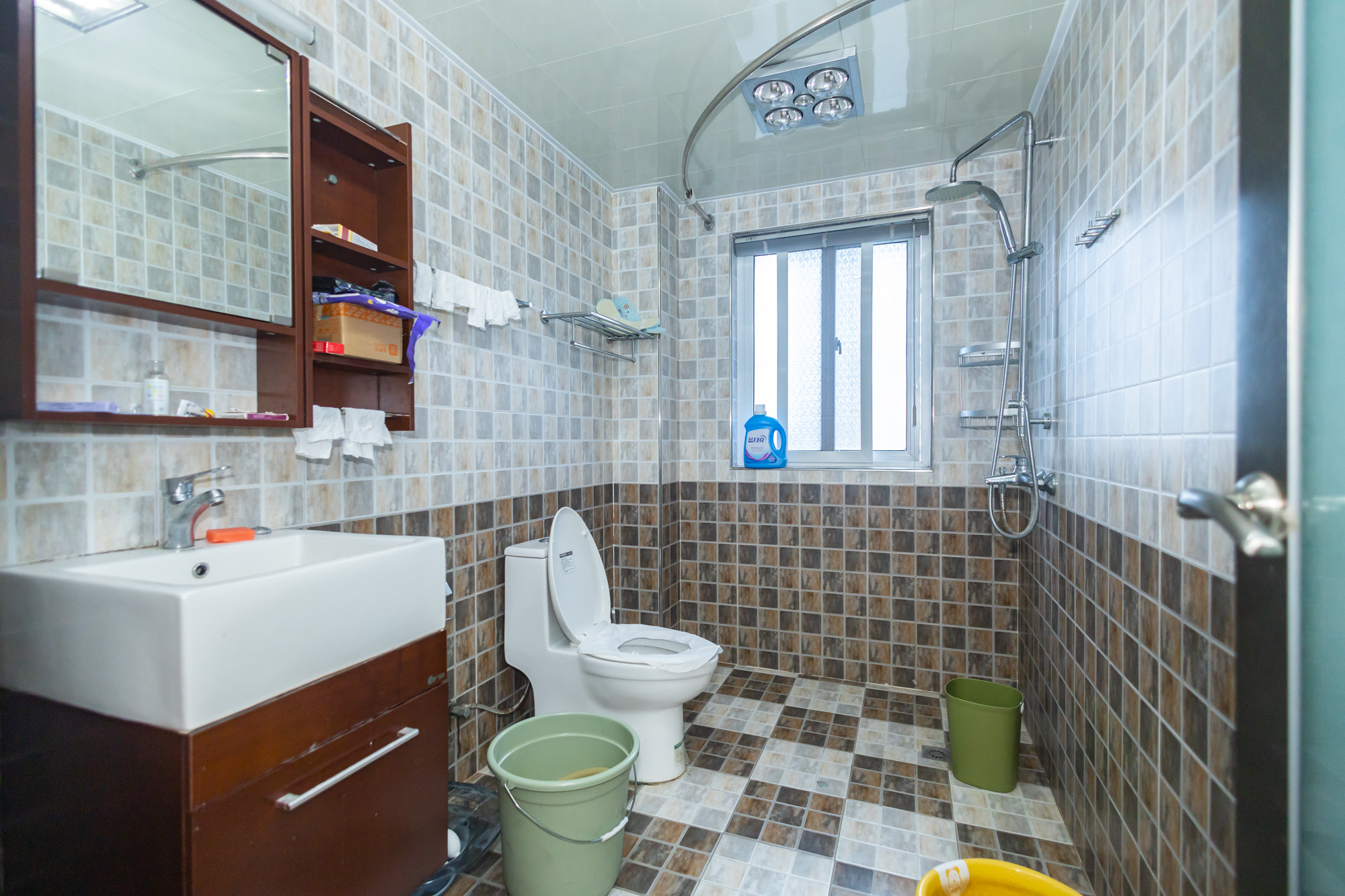 楚天世纪城东苑 3室2厅2卫 77.6万 楚天世纪城东苑 3室2厅2卫 77.6万卫生间