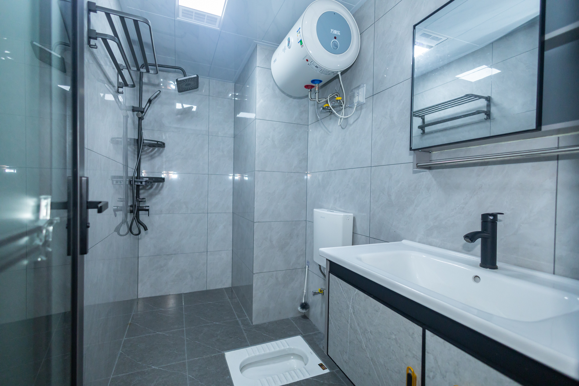 新长海漓湘悦  1室1厅1卫    25.8万 新长海漓湘悦  1室1厅1卫    25.8万卫生间