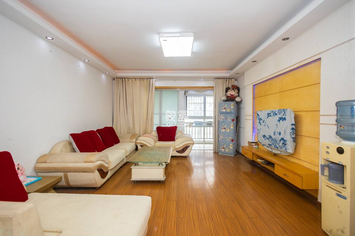 紫晶城  3室2厅2卫    98.8万 紫晶城  3室2厅2卫    98.8万客厅