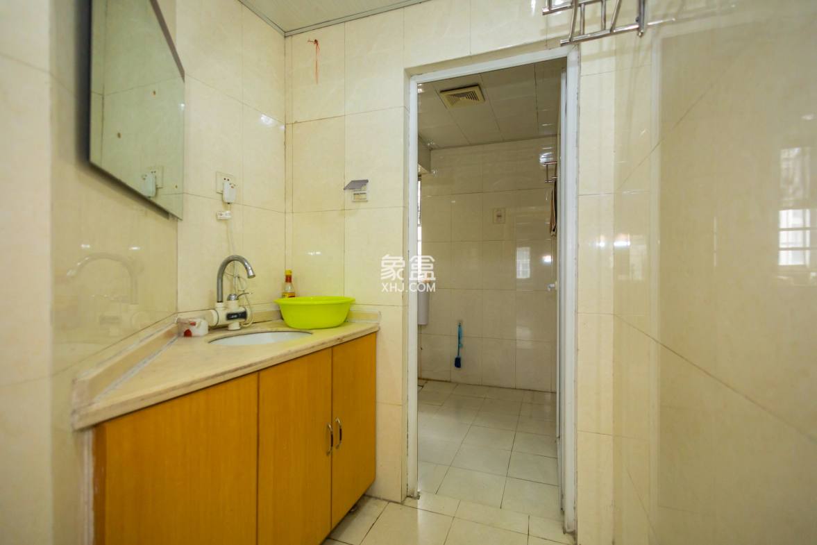 紫晶城  3室2厅2卫    98.8万 紫晶城  3室2厅2卫    98.8万卫生间