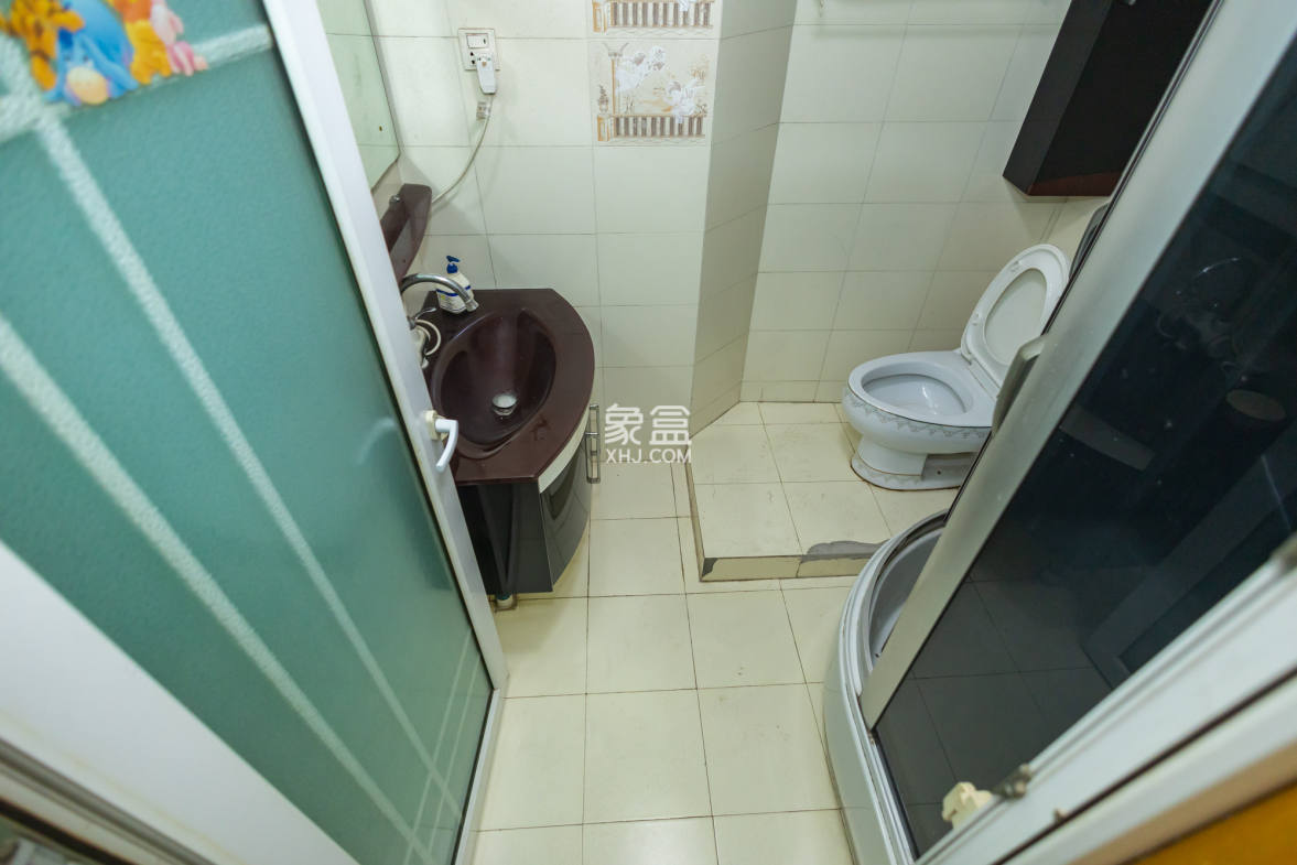 紫晶城  3室2厅2卫    98.8万 紫晶城  3室2厅2卫    98.8万卫生间