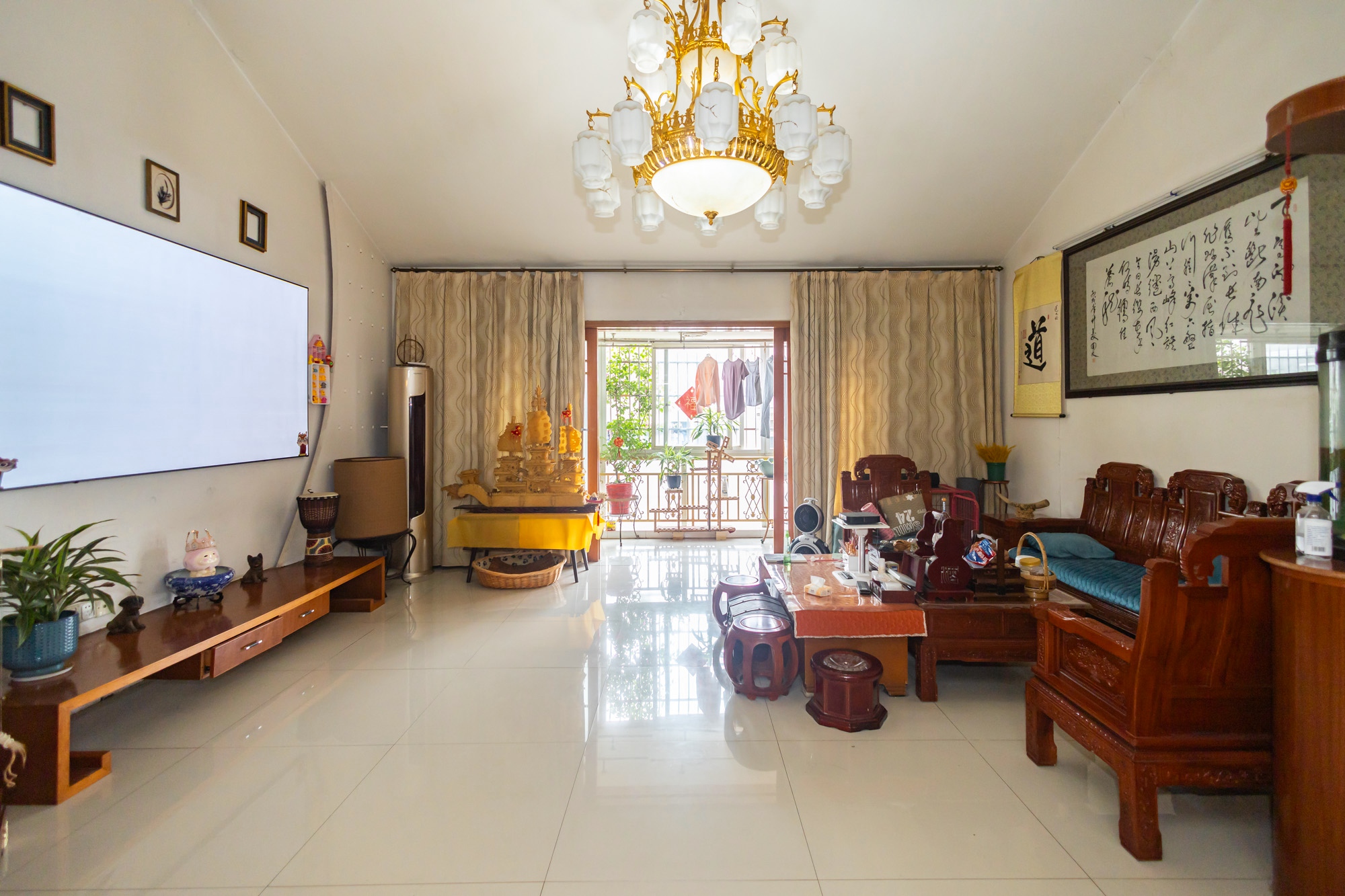 湘绣城 4室2厅1卫 84.0万 湘绣城 4室2厅1卫 84.0万客厅