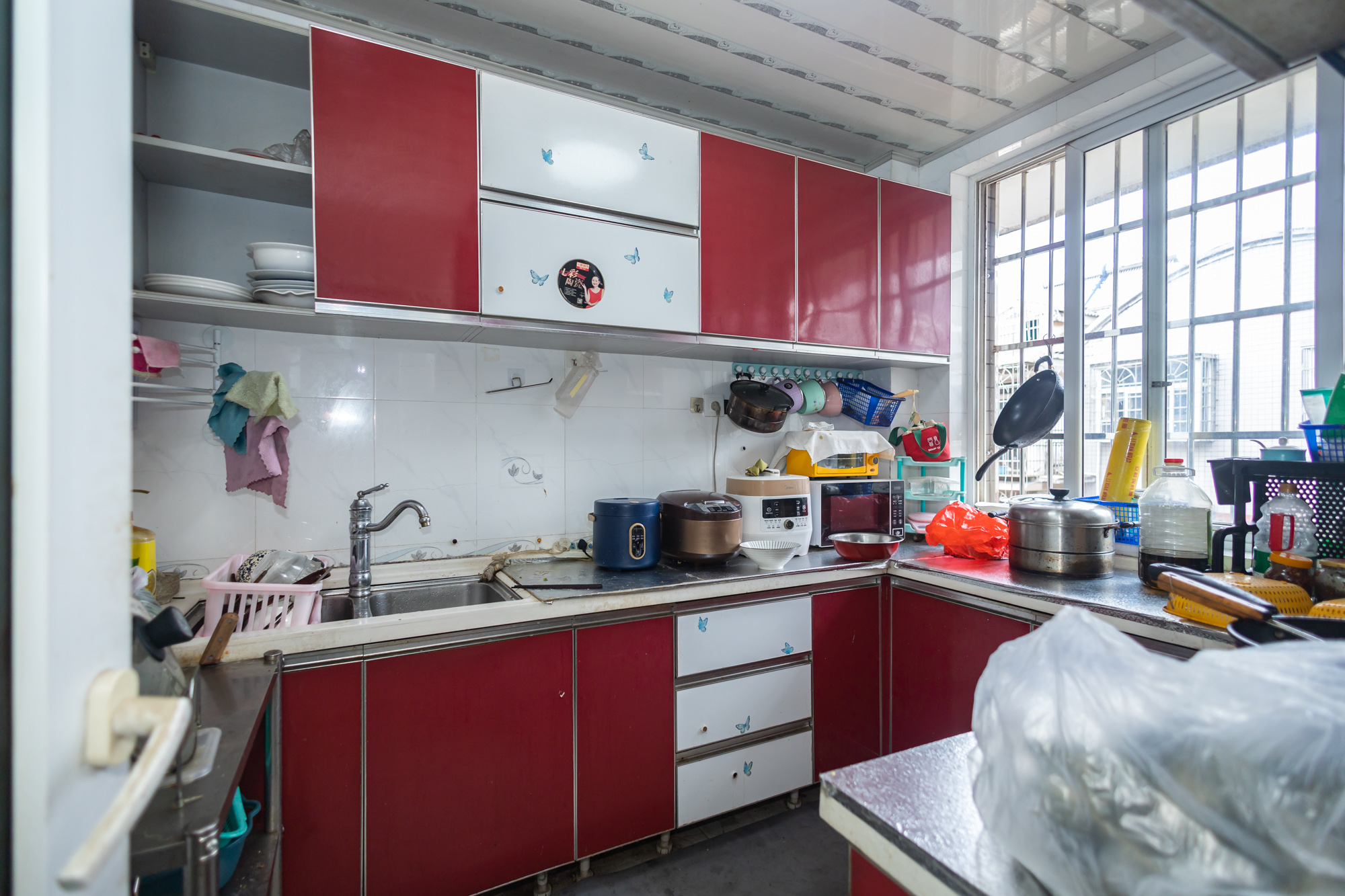 湘绣城  4室2厅1卫    84.0万厨房