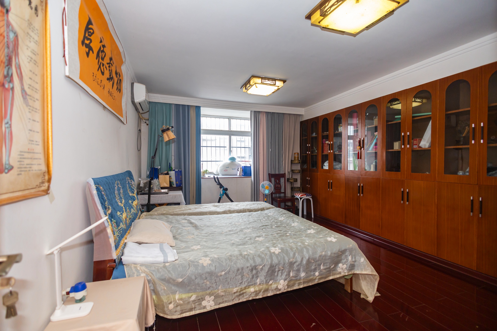 湘绣城 4室2厅1卫 84.0万 湘绣城 4室2厅1卫 84.0万卧室