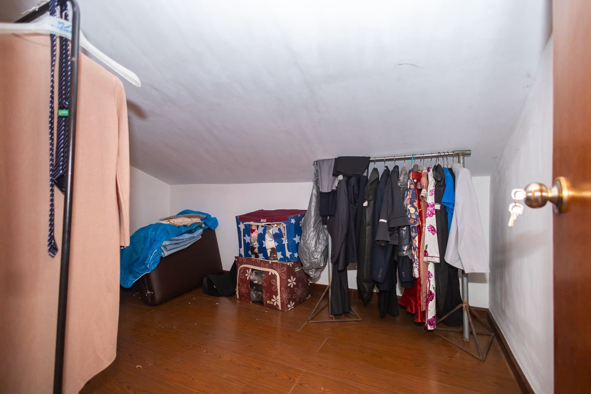 湘绣城 4室2厅1卫 84.0万 湘绣城 4室2厅1卫 84.0万卧室