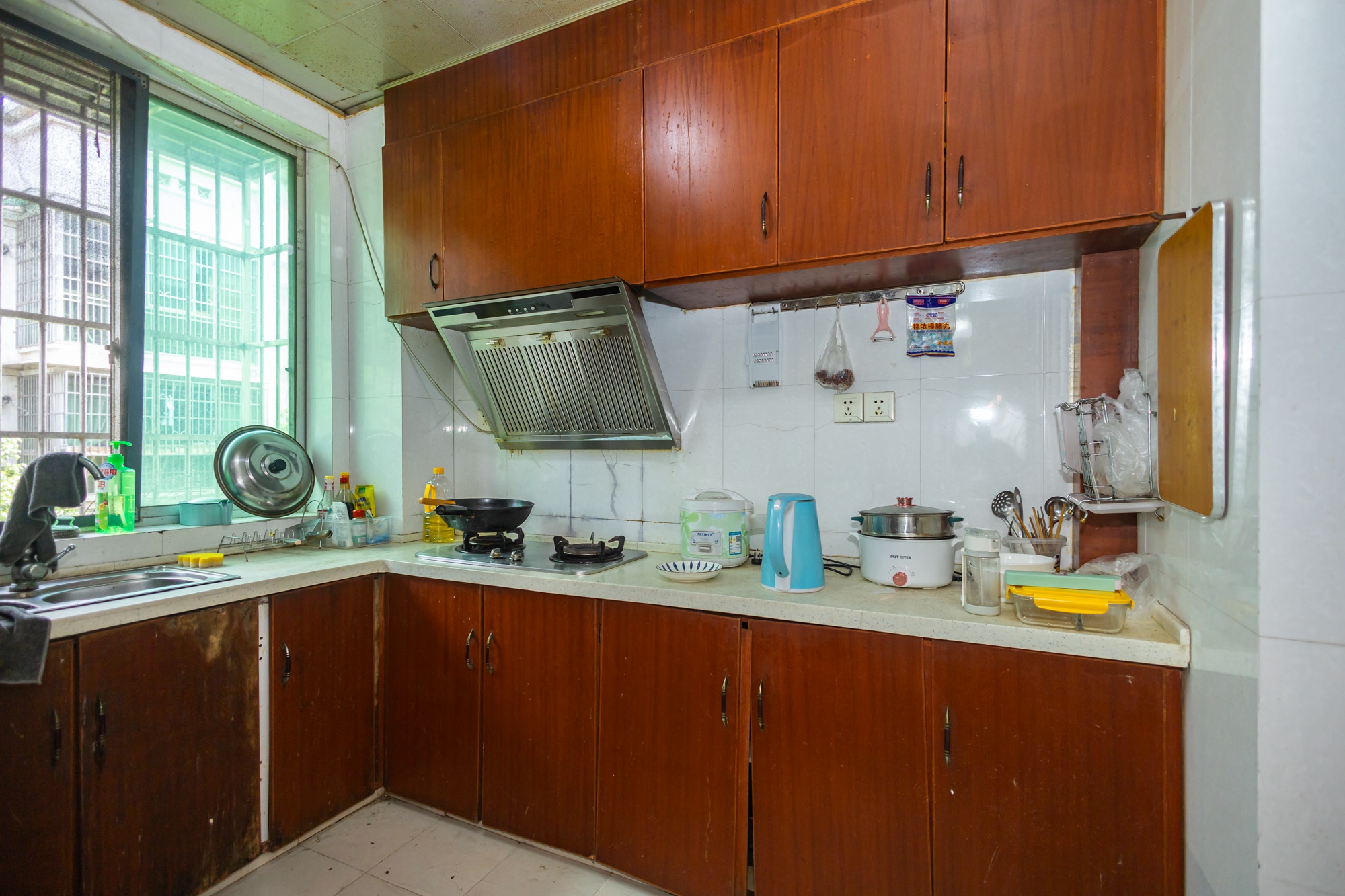 中南汽车世界  2室2厅1卫    35.0万 中南汽车世界  2室2厅1卫    35.0万厨房